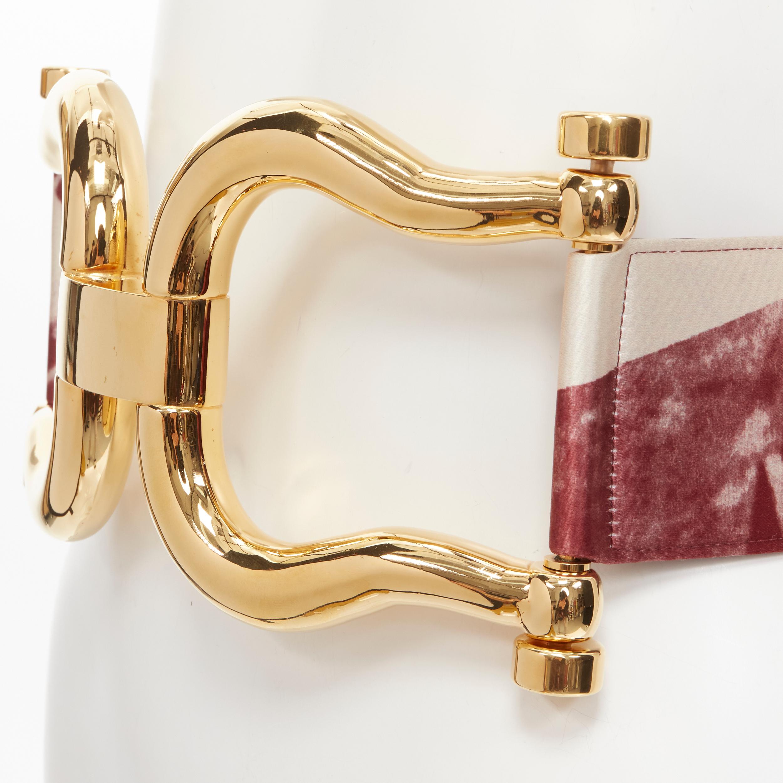 new CELINE Phoebe Philo 2018 Runway Sulky Satin gold horsebit burgundy belt M 
Reference: TGAS/B01998 
Brand: Celine 
Designer: Phoebe Philo 
Collection: Spring Summer 2018 Runway 
Material: Satin 
Color: Burgundy 
Pattern: Abstract 
Closure: Clasp