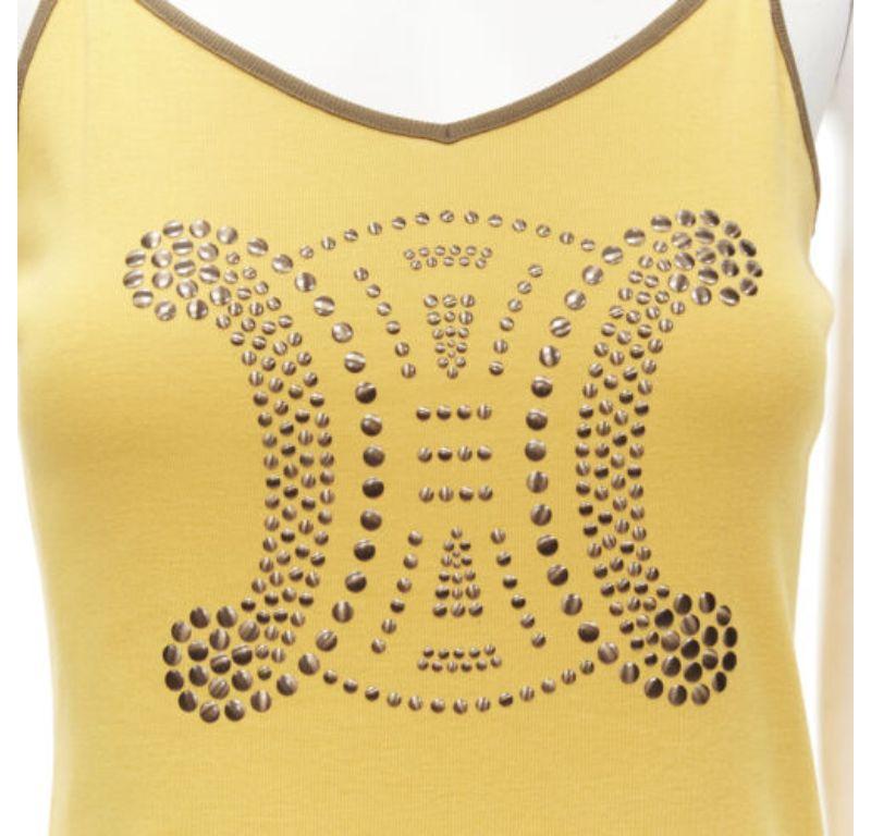 new CELINE Vintage Y2K yellow Triomphe logo studded cami tank top M
Reference: TGAS/C01717
Brand: Celine
Designer: Michael Kors
Collection: Triomphe
Color: Yellow
Pattern: Logomania
Closure: Pullover
Extra Details: CELINE logo attached at back.
Made