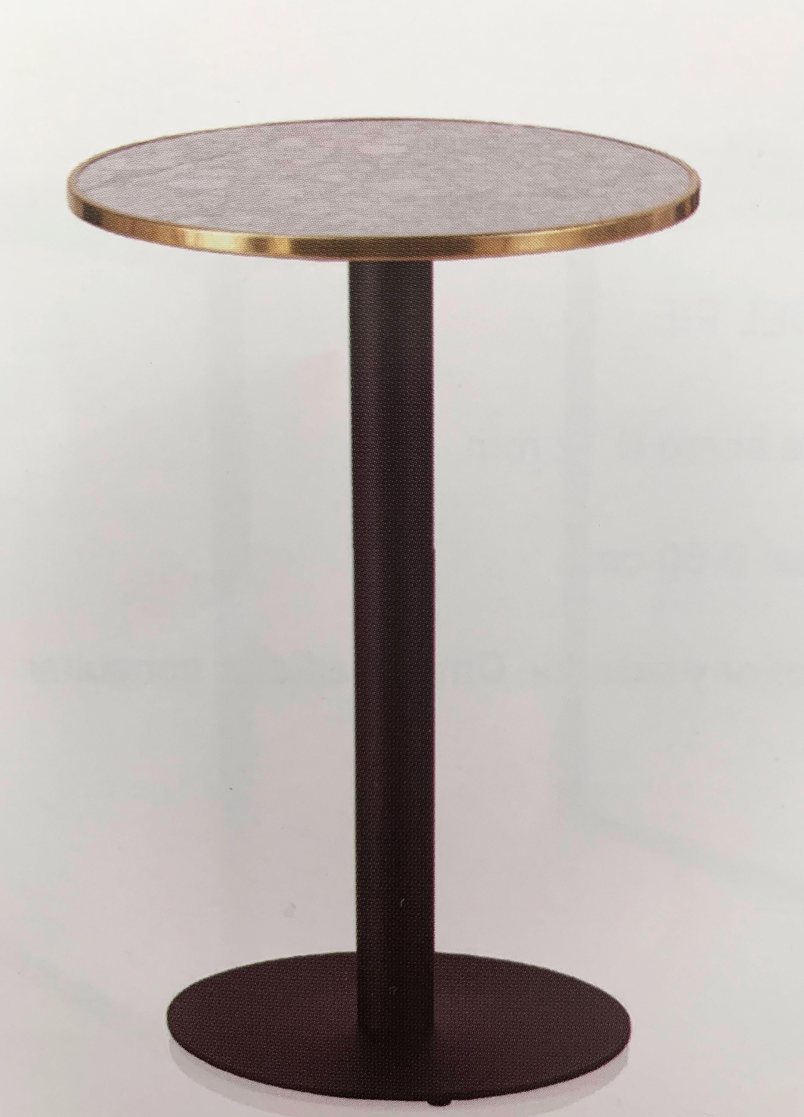 Provincial français Table de jardin ou table de bistro en fonte ronde du nouveau siècle avec base en marbre en vente