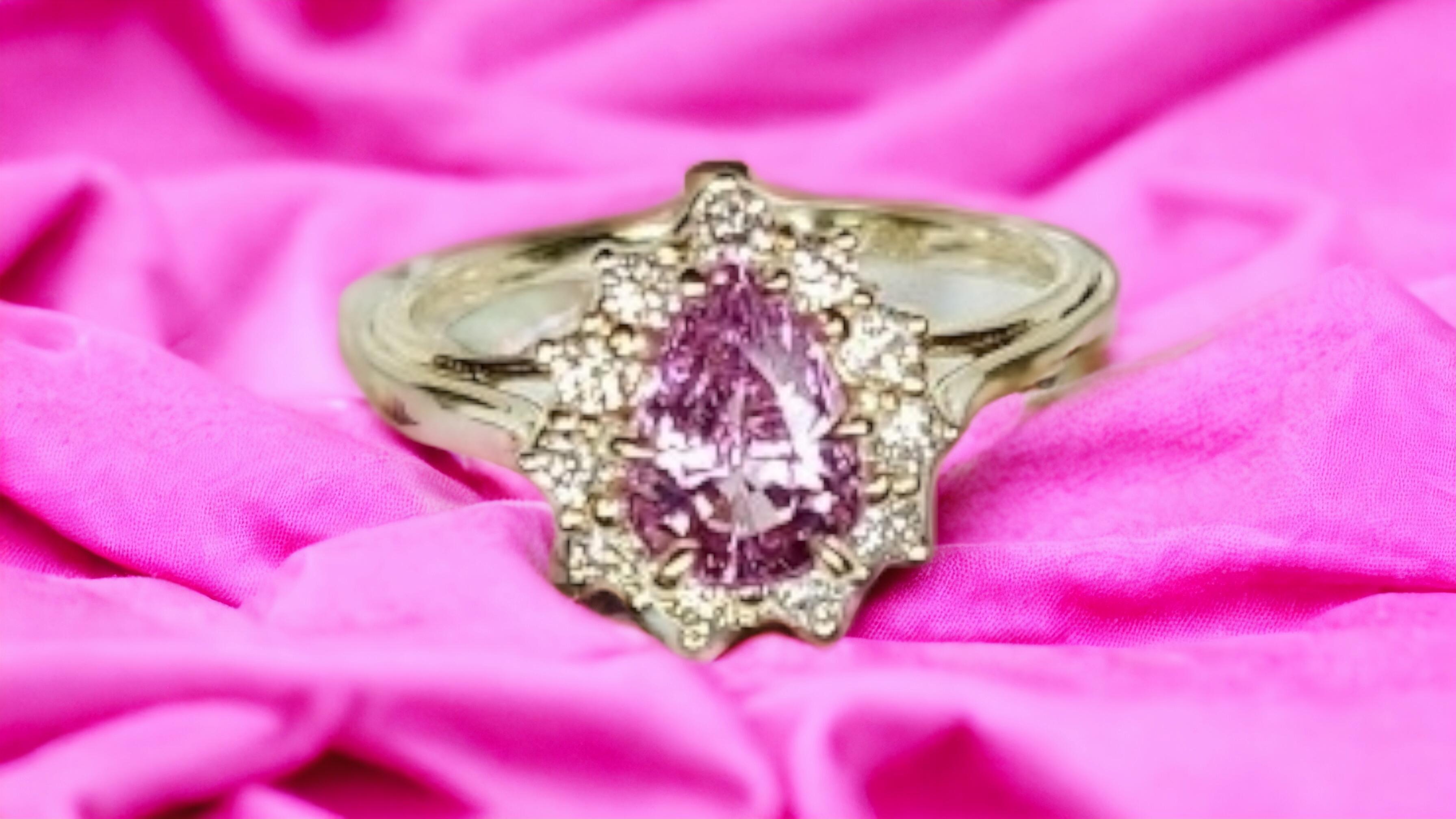 Bague en or 14 carats avec diamants et saphir rose naturel non chauffé de 1,37 carat, certifiée Cert Neuf - En vente à Warren, NJ
