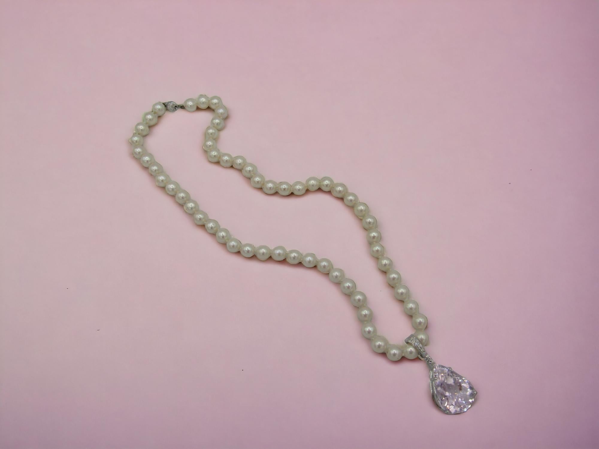 NUEVO CERT Natural 22Ct Pera rosa  Colgante de kunzita en oro blanco de 14 quilates y diamantes en venta 9