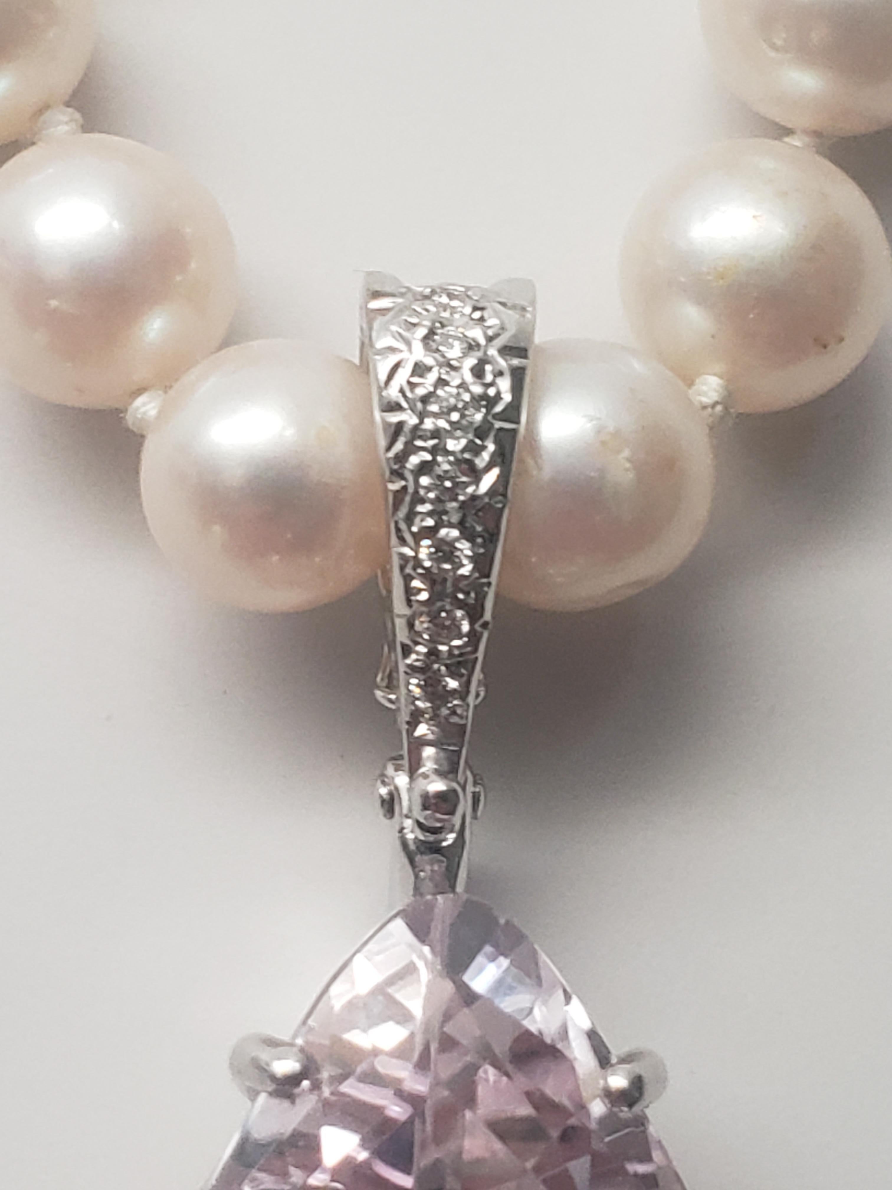 NUEVO CERT Natural 22Ct Pera rosa  Colgante de kunzita en oro blanco de 14 quilates y diamantes Corte pera en venta