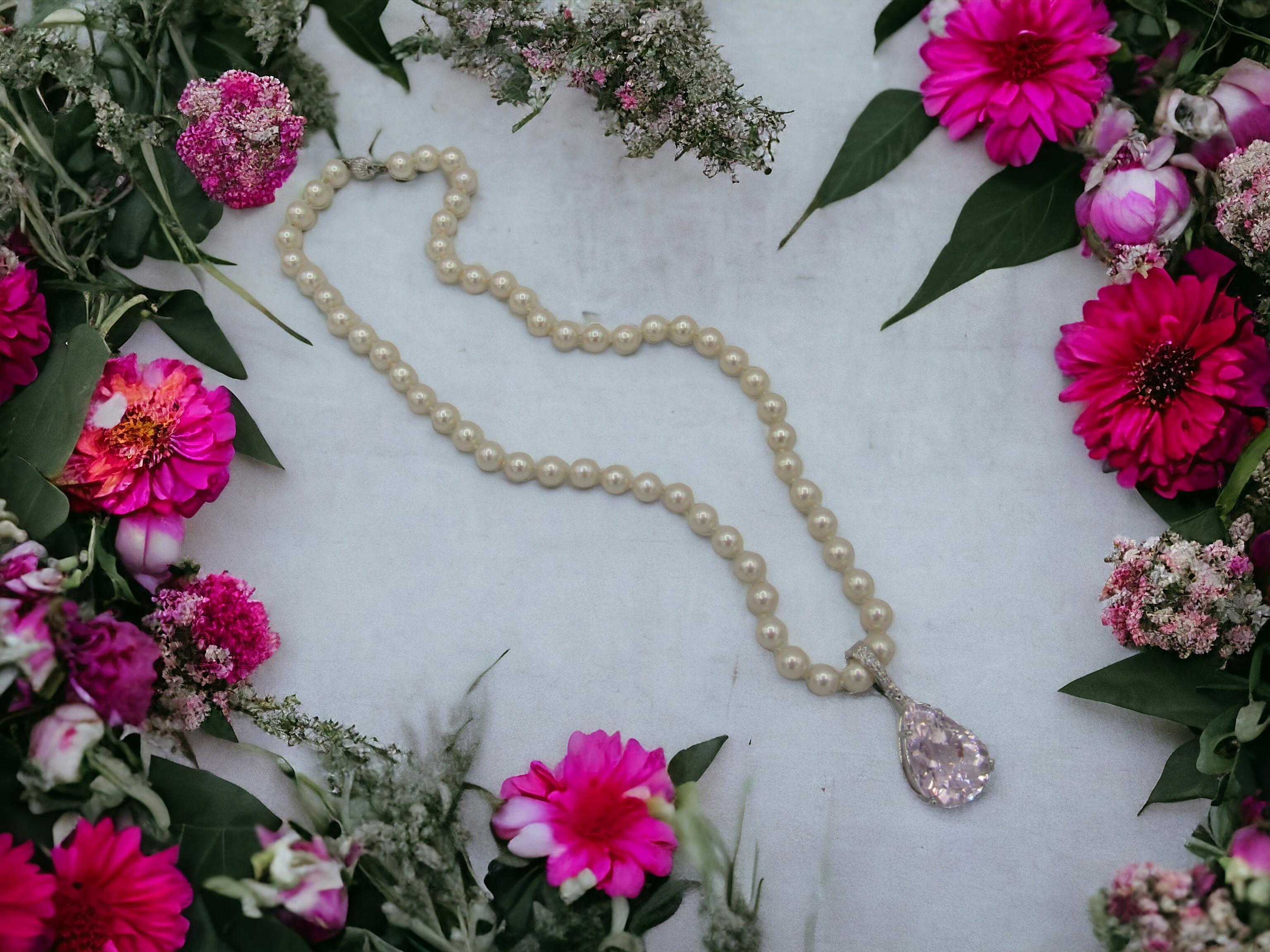 NUEVO CERT Natural 22Ct Pera rosa  Colgante de kunzita en oro blanco de 14 quilates y diamantes en venta 2