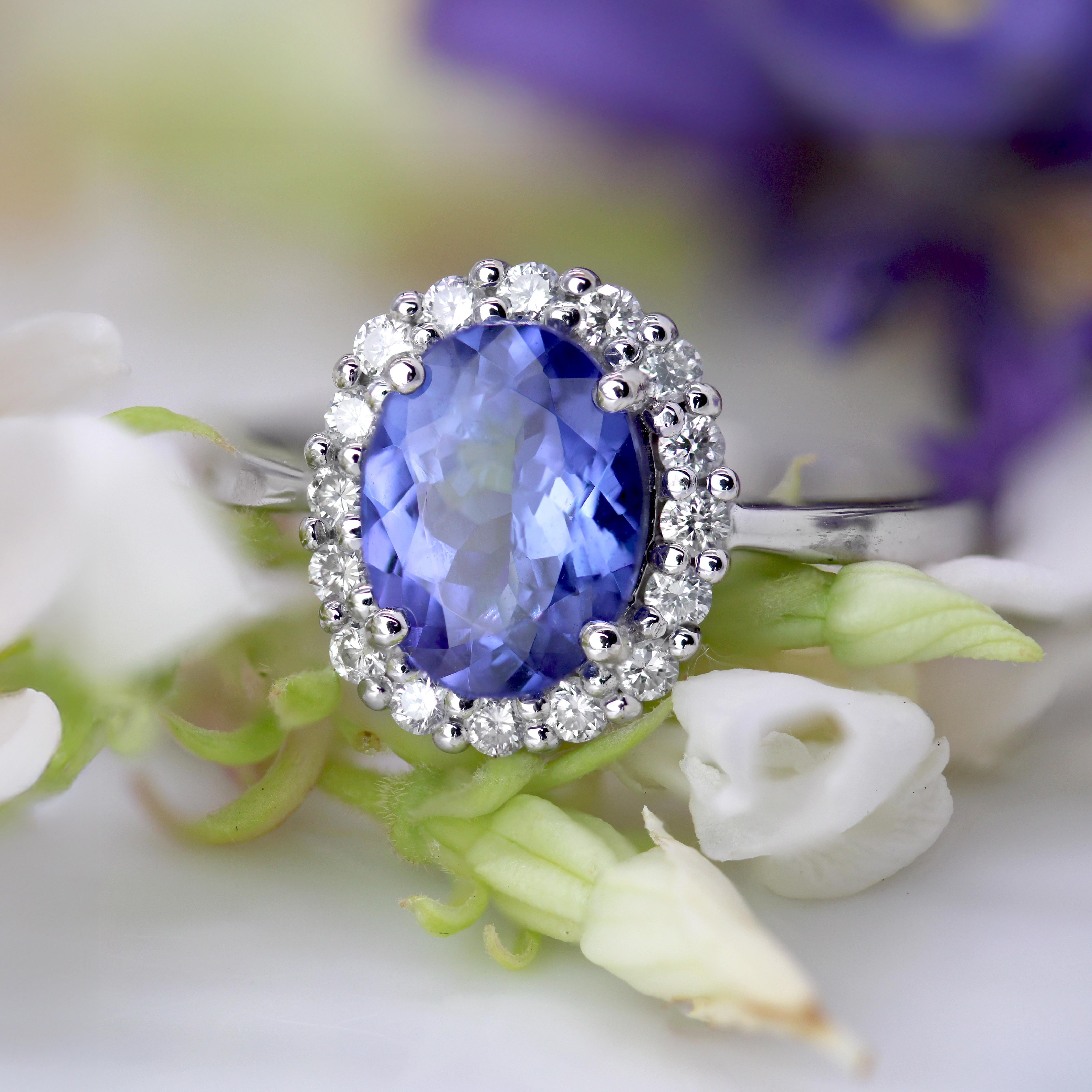 Modern New Certified Tanzanite Diamonds 18 karat White Gold Daisy Ring For Sale