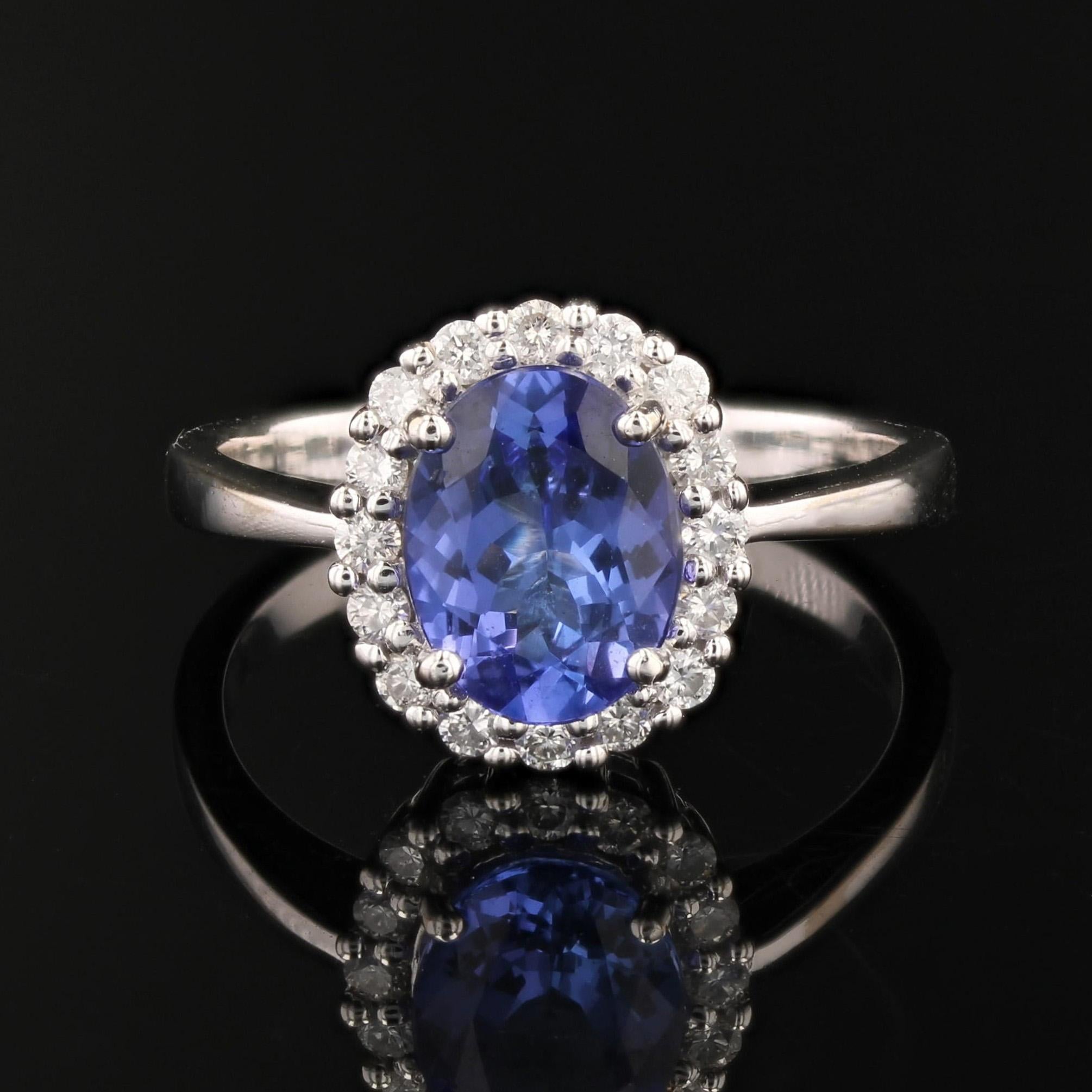 New Certified Tanzanite Diamonds 18 karat White Gold Daisy Ring In New Condition For Sale In Poitiers, FR