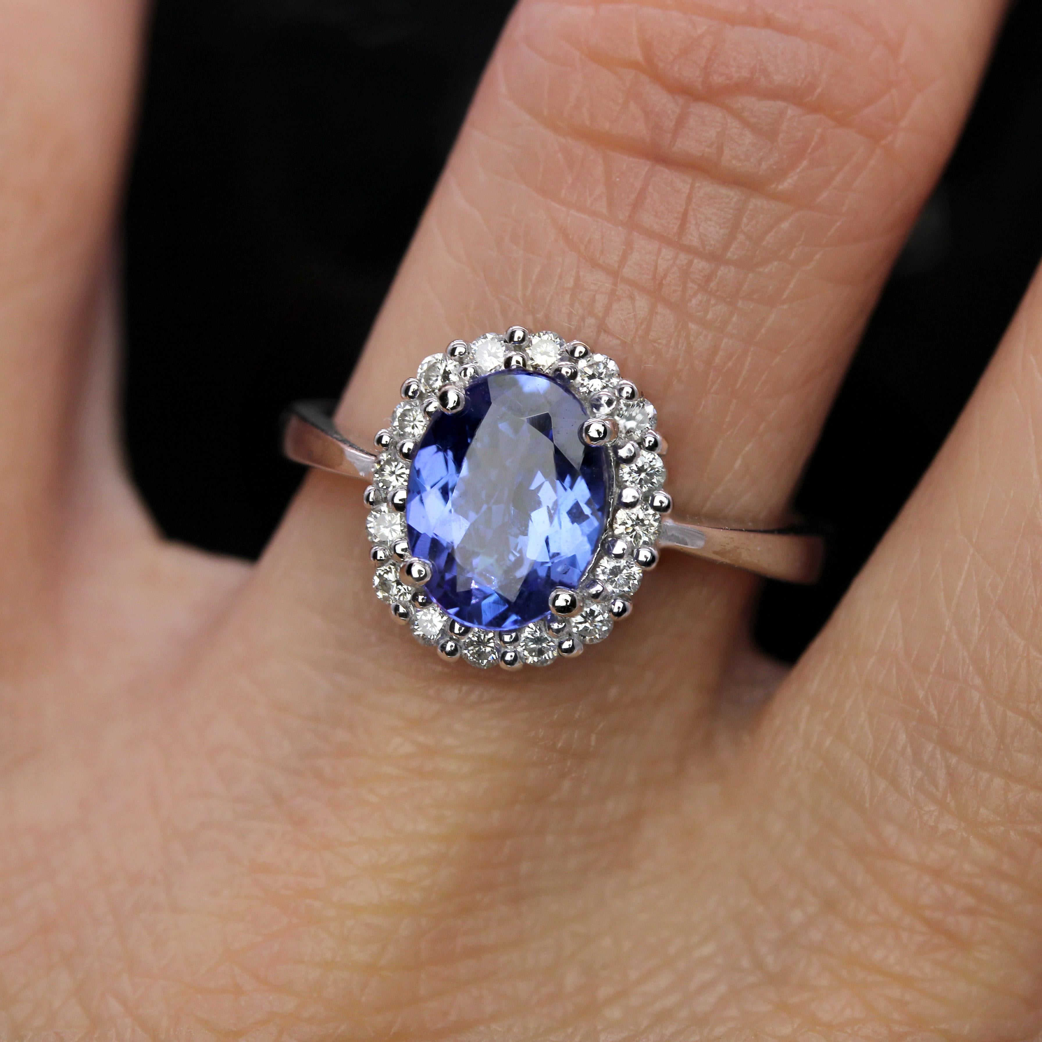 Women's New Certified Tanzanite Diamonds 18 karat White Gold Daisy Ring For Sale