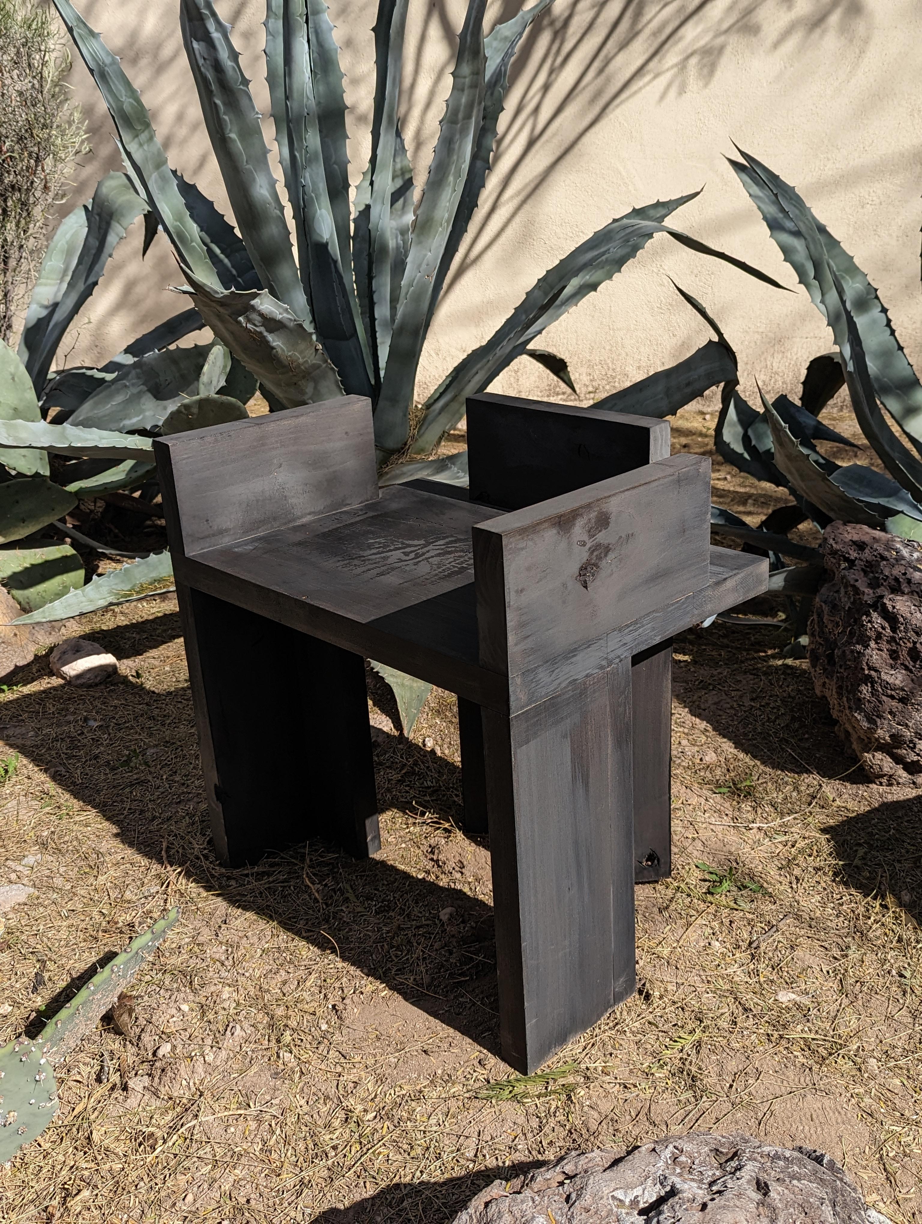 Cette chaise provient de la première série de l'architecte Zakaria Boucetta et porte le numéro de série 00D (00 étant la série prototype et D le modèle).

Inspirés par les paysages de leur environnement, le désert de Sonoran, ses