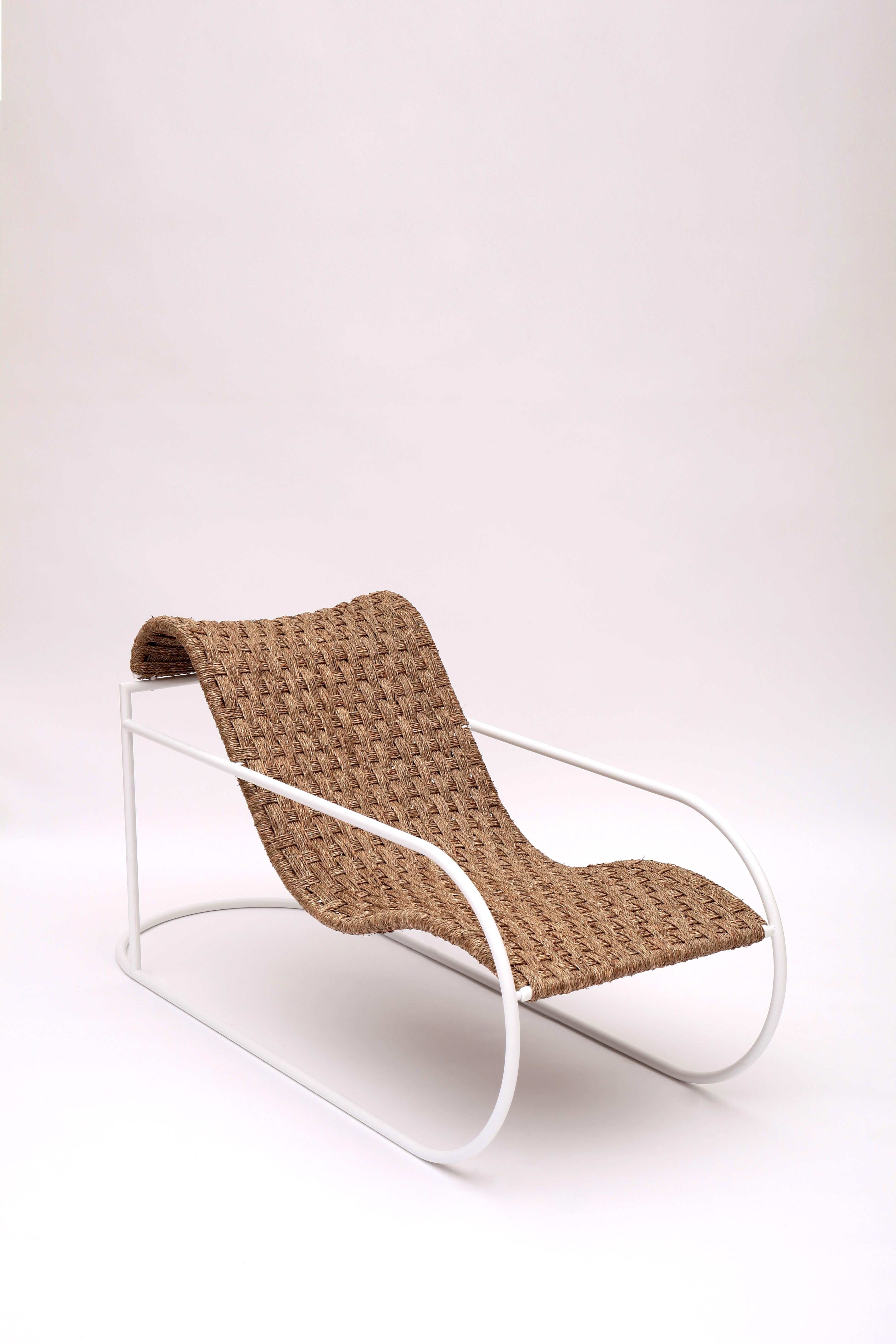 Nuova chaise longue in acciaio laccato e corda. Omaggio a Eileen Gray. In condizioni Nuovo in vendita a Barcelona, ES