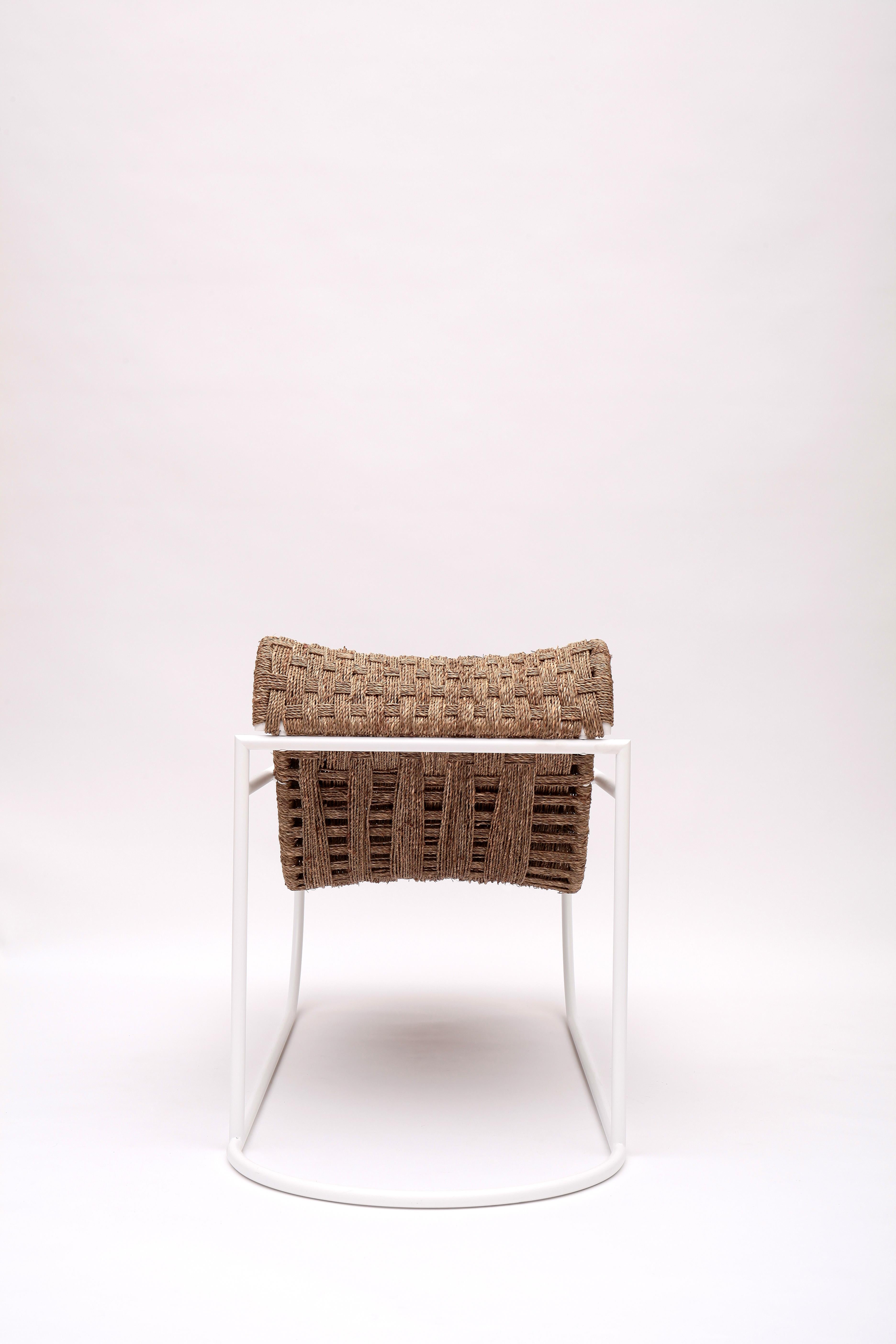 Nuova chaise longue in acciaio laccato e corda. Omaggio a Eileen Gray. in vendita 1