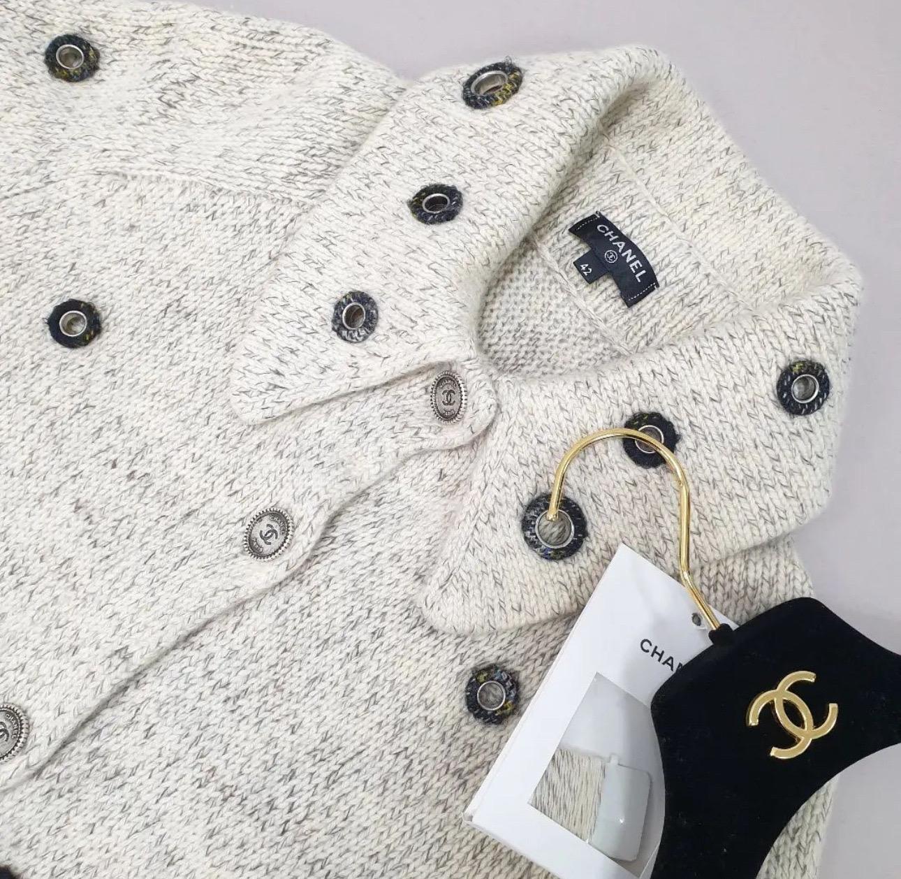 New Chanel  16A Cashmere CC Logo Buttons Coat  For Sale 6