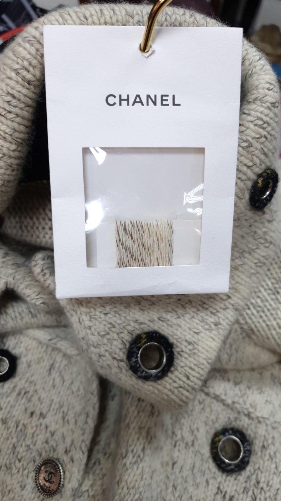 New Chanel  16A Cashmere CC Logo Buttons Coat  For Sale 3