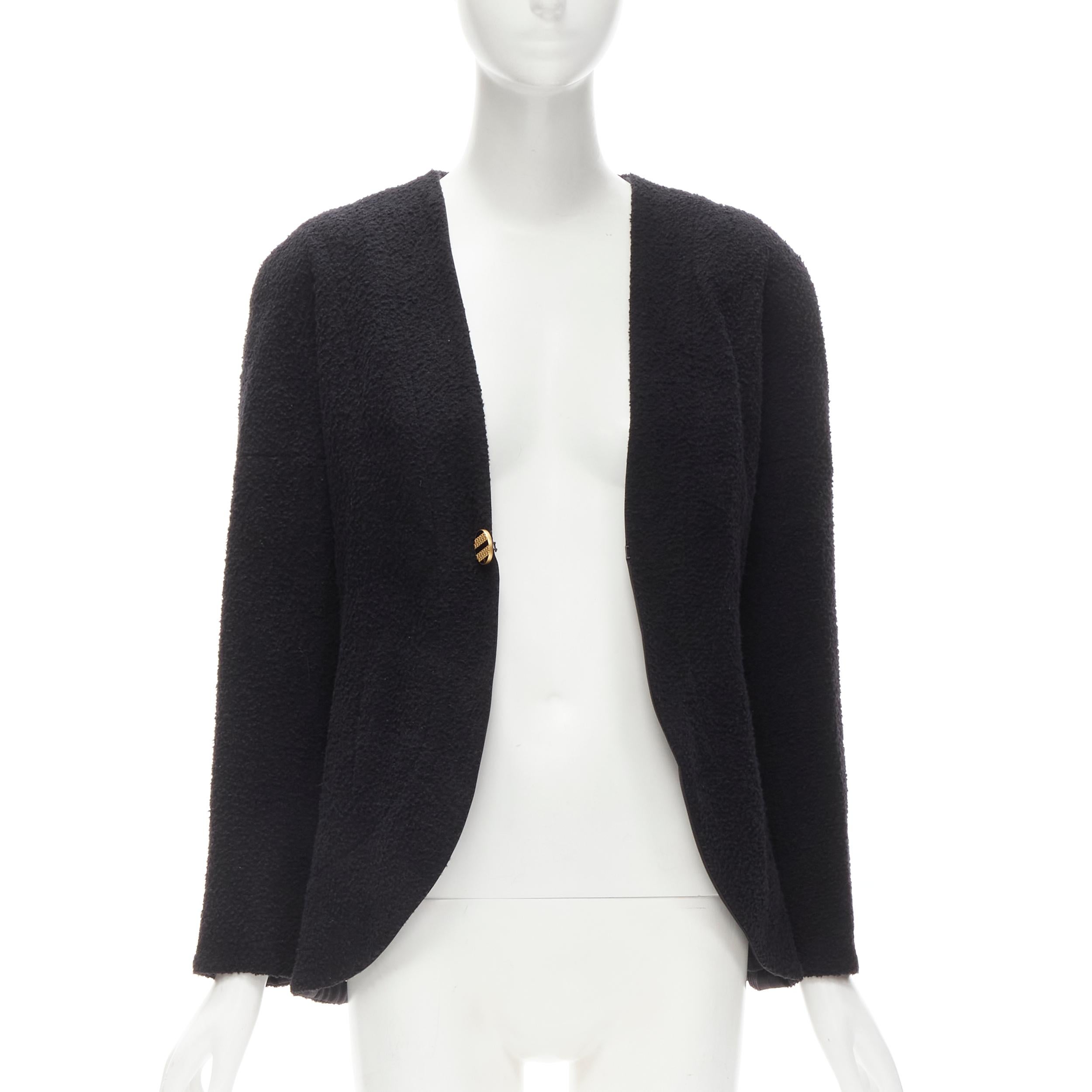 Noir nouveau CHANEL 19A veste cocon en laine noire bouclée dorée à épaules rondes FR38 M en vente
