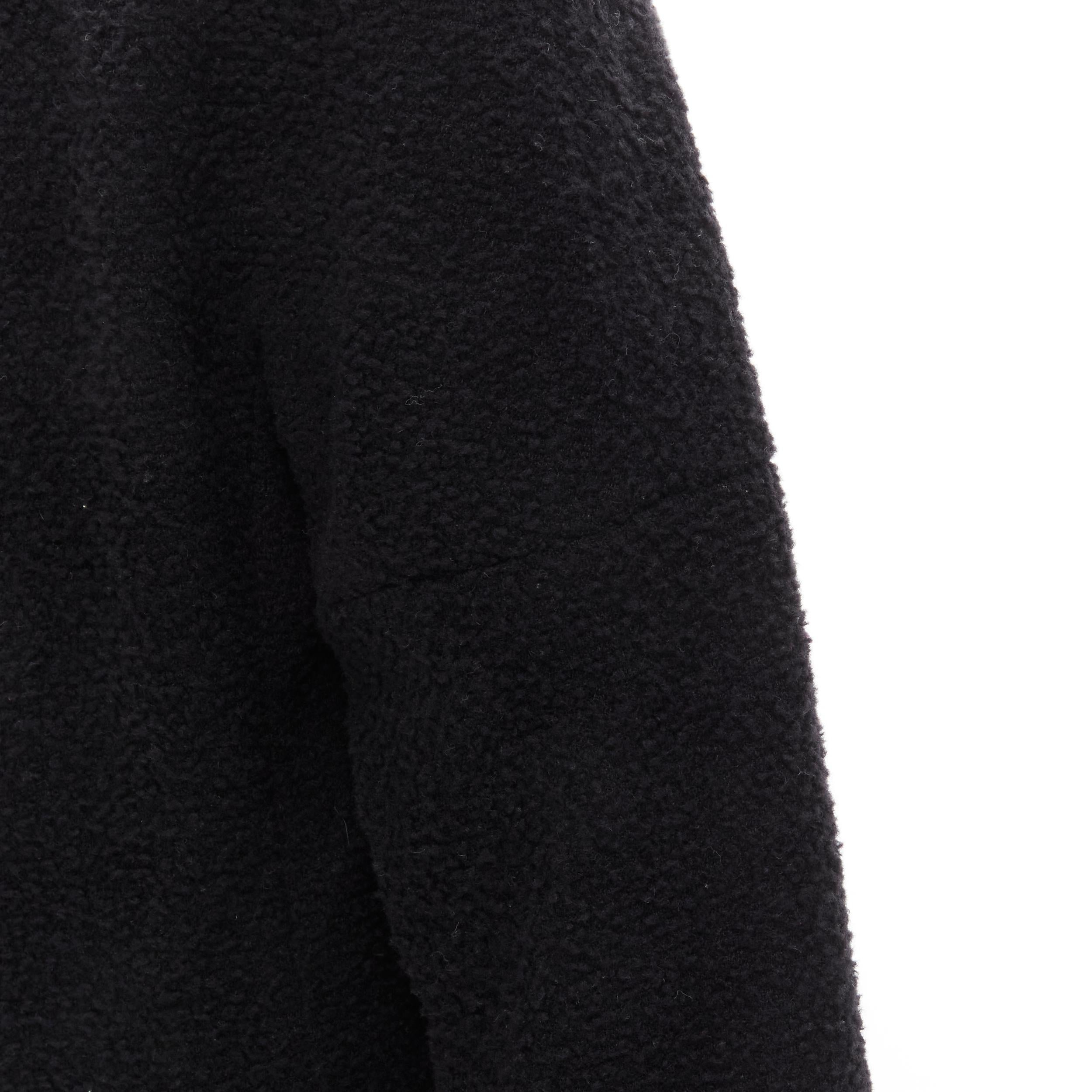 nouveau CHANEL 19A veste cocon en laine noire bouclée dorée à épaules rondes FR38 M en vente 4
