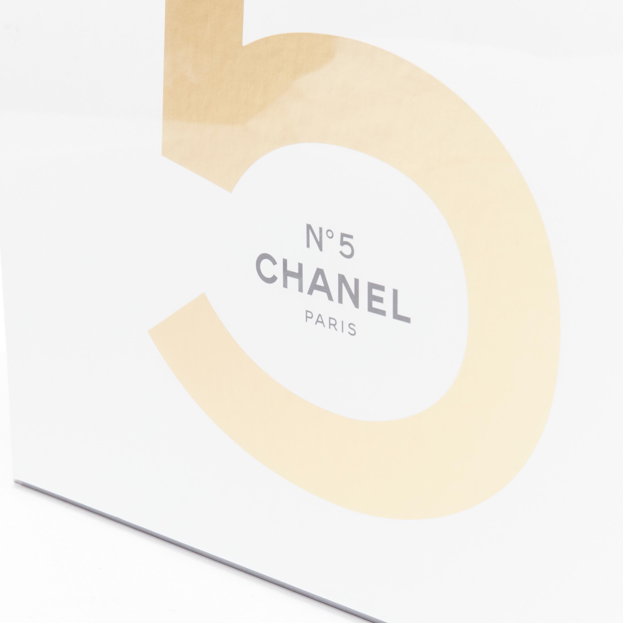 new CHANEL 2021 No.5 Story of a Perfume hardcover book Pauline Dreyfus In New Condition In Hong Kong, NT