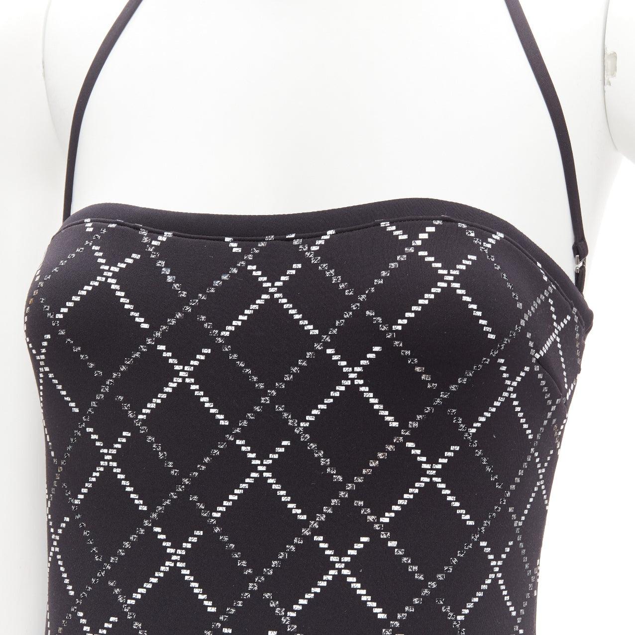 new CHANEL 20C black CC logo mosaic embellished halter swimsuit FR38 M
Reference: TGAS/D00865
Brand: Chanel
Designer: Virginie Viard
Collection: 20C Cruise 2020
Material: Polyamide, Blend
Color: White
Pattern: Monogram
Closure: Slip On
Lining: Black