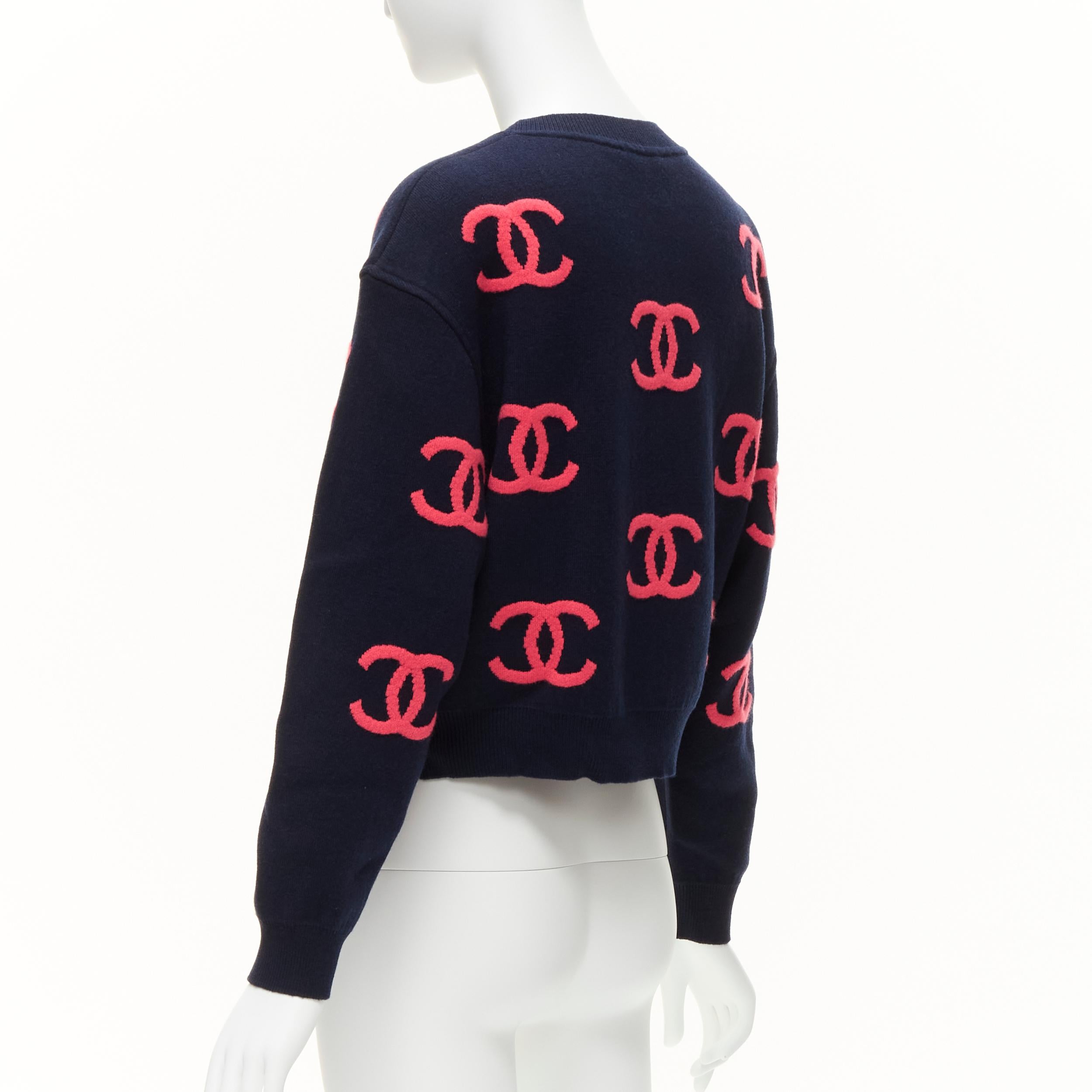 new CHANEL 21P pink navy CC logo intarsia cashmere blend cropped sweater FR38 M For Sale 2