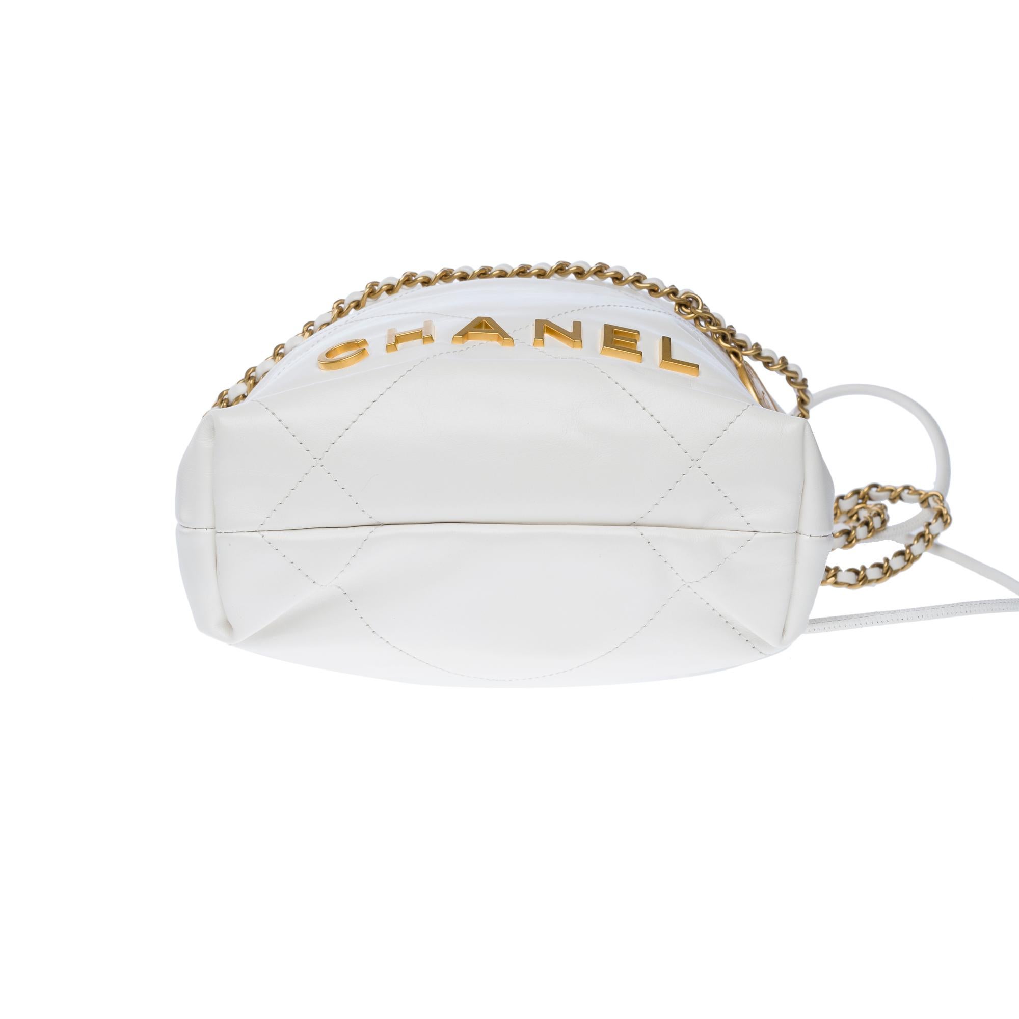 Nuevo Chanel 22 Mini bandolera de piel acolchada blanca, GHW en venta 6