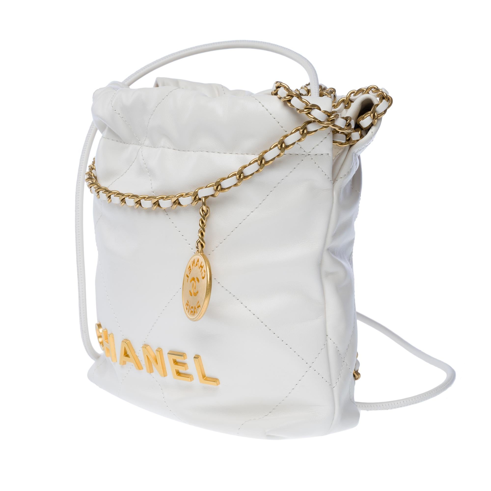 De las mujeres Nuevo Chanel 22 Mini bandolera de piel acolchada blanca, GHW en venta