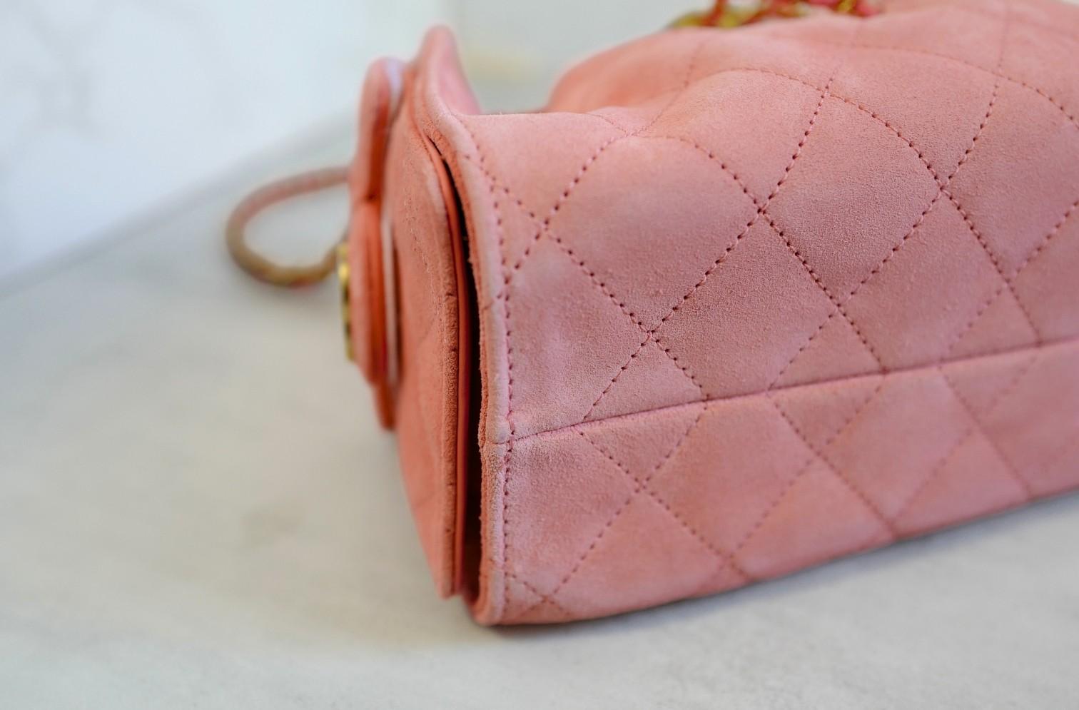NEW Chanel 26C Mini Hobo Shoulder Bag in Pink Suede with Gold Hardware en vente 14