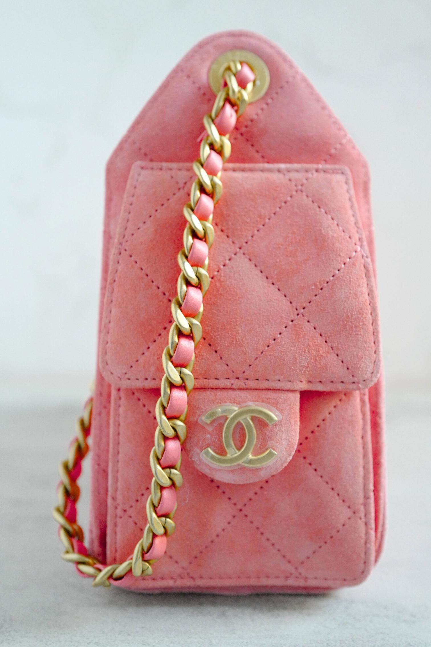 NEW Chanel 26C Mini Hobo Shoulder Bag in Pink Suede with Gold Hardware Pour femmes en vente