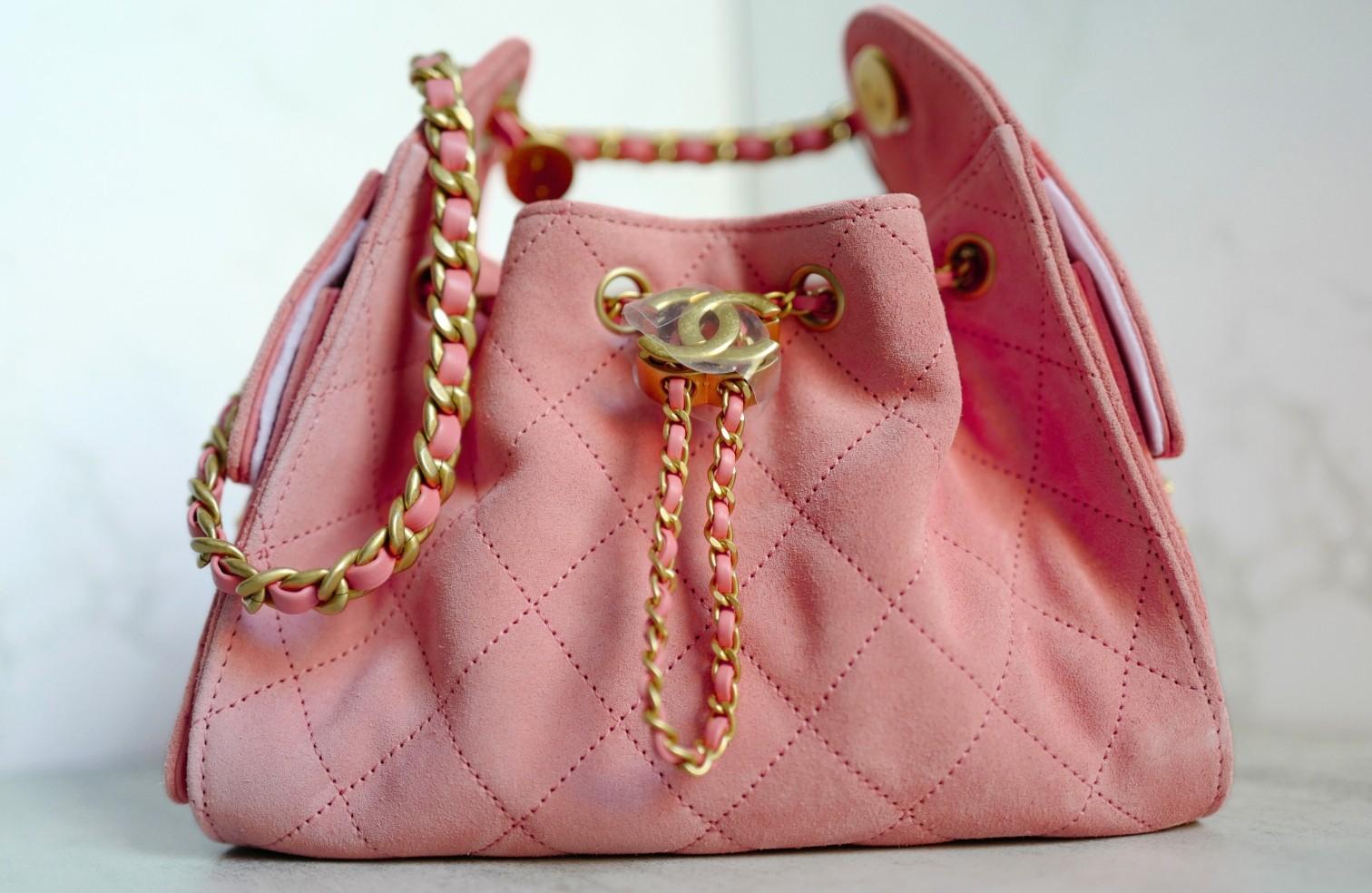 NEW Chanel 26C Mini Hobo Shoulder Bag in Pink Suede with Gold Hardware en vente 5
