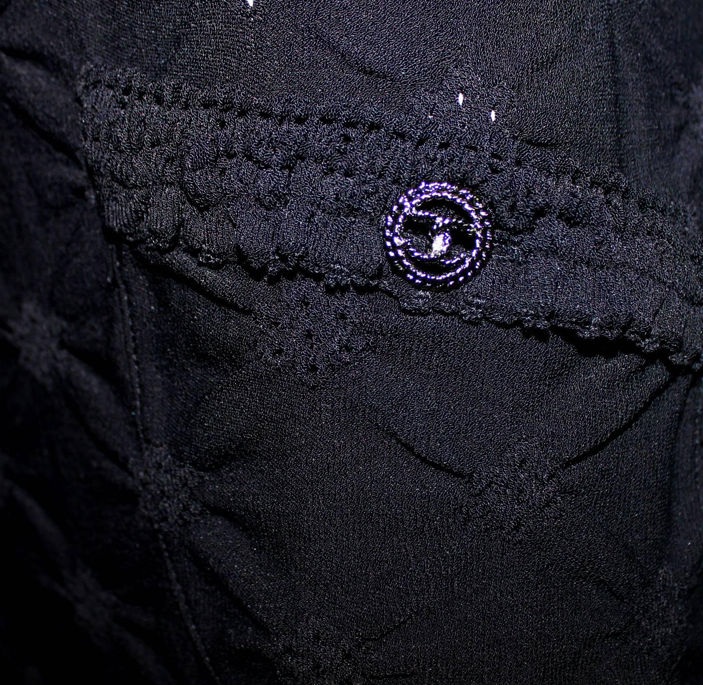 Chanel - Robe de cocktail en maille crochet noire LBD 36, état neuf Neuf - En vente à Switzerland, CH