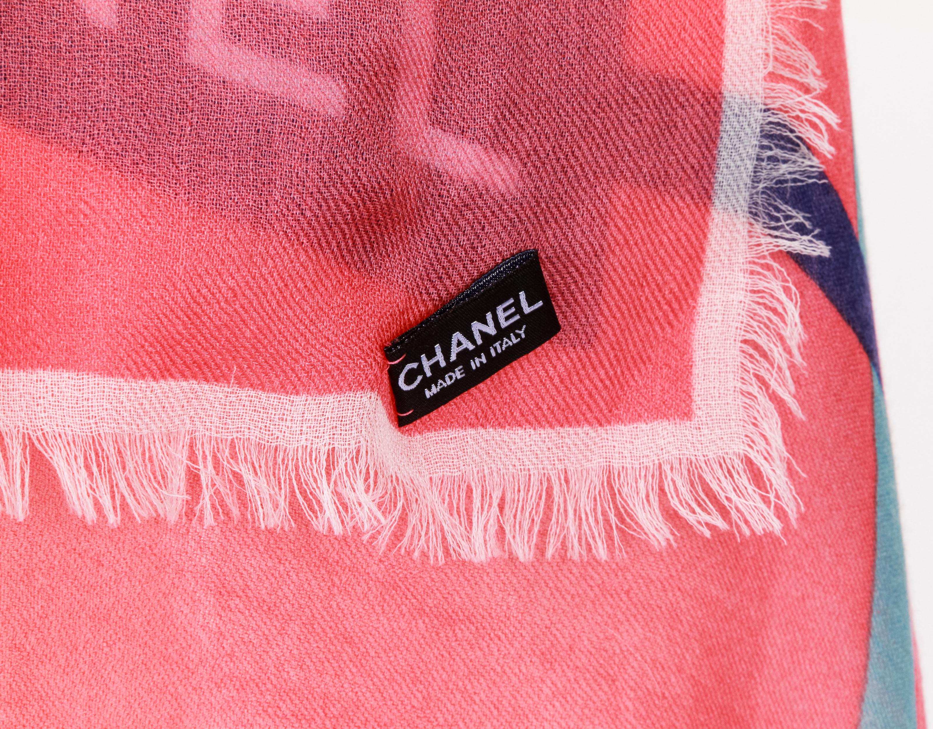 Mehrfarbiger Chanel Strandhut aus Kaschmir und Seidenschal in Rot 52 Damen im Angebot
