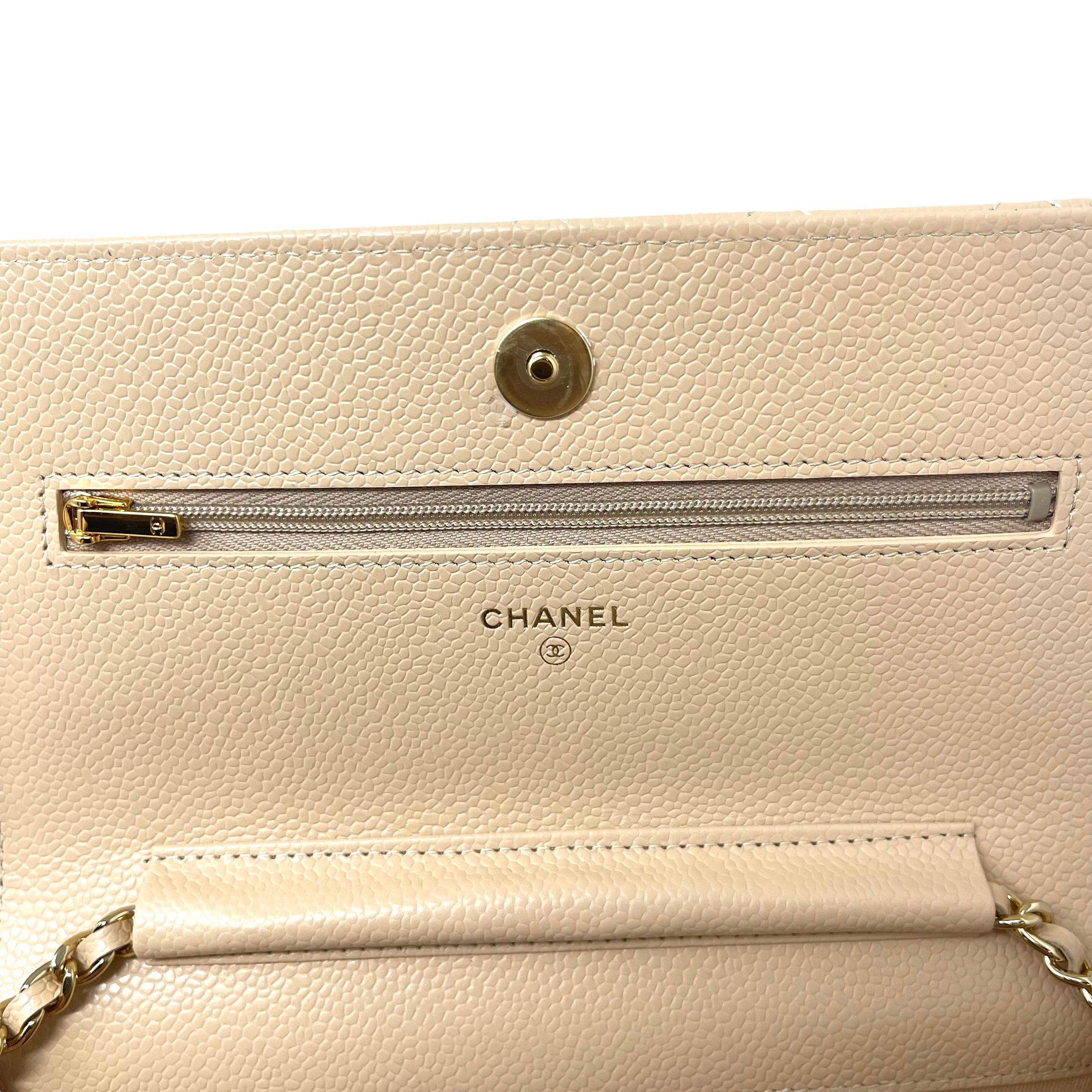 NEU Chanel Beige Klassische gesteppte Kaviar Leder Brieftasche auf einer Kette Crossbody Bag im Angebot 10
