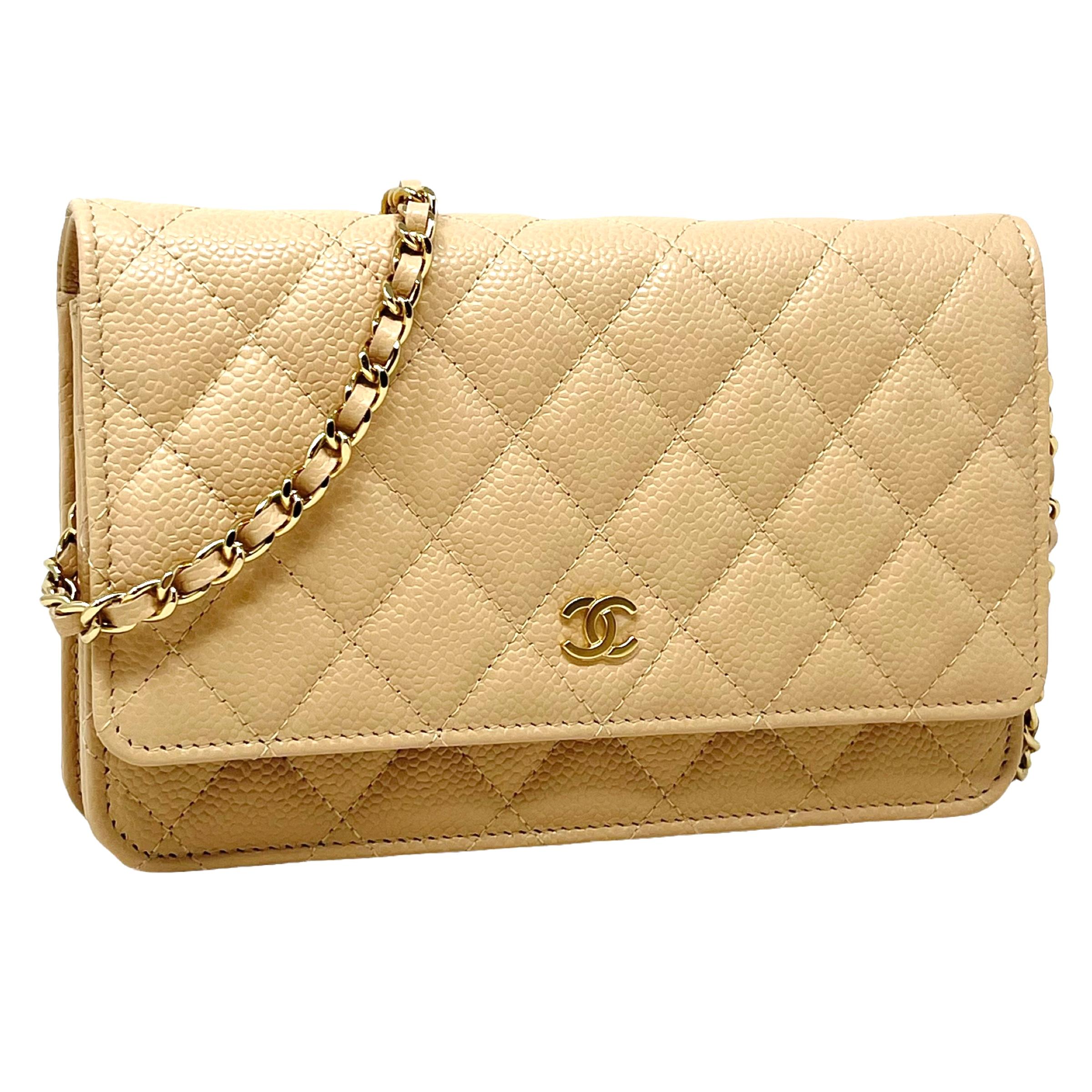 NEU Chanel Beige Klassische gesteppte Kaviar Leder Brieftasche auf einer Kette Crossbody Bag im Zustand „Neu“ im Angebot in San Marcos, CA