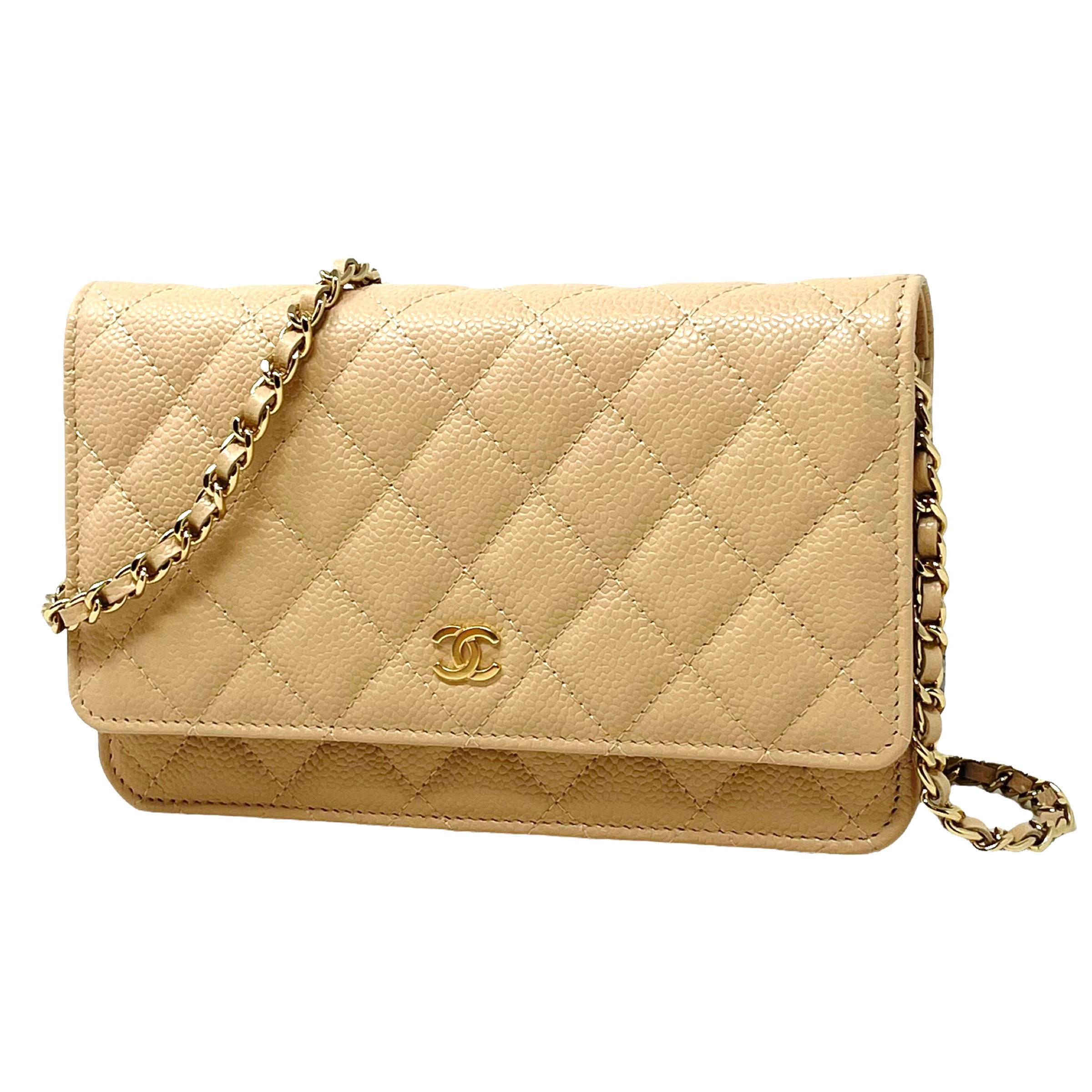 NEU Chanel Beige Klassische gesteppte Kaviar Leder Brieftasche auf einer Kette Crossbody Bag Damen im Angebot