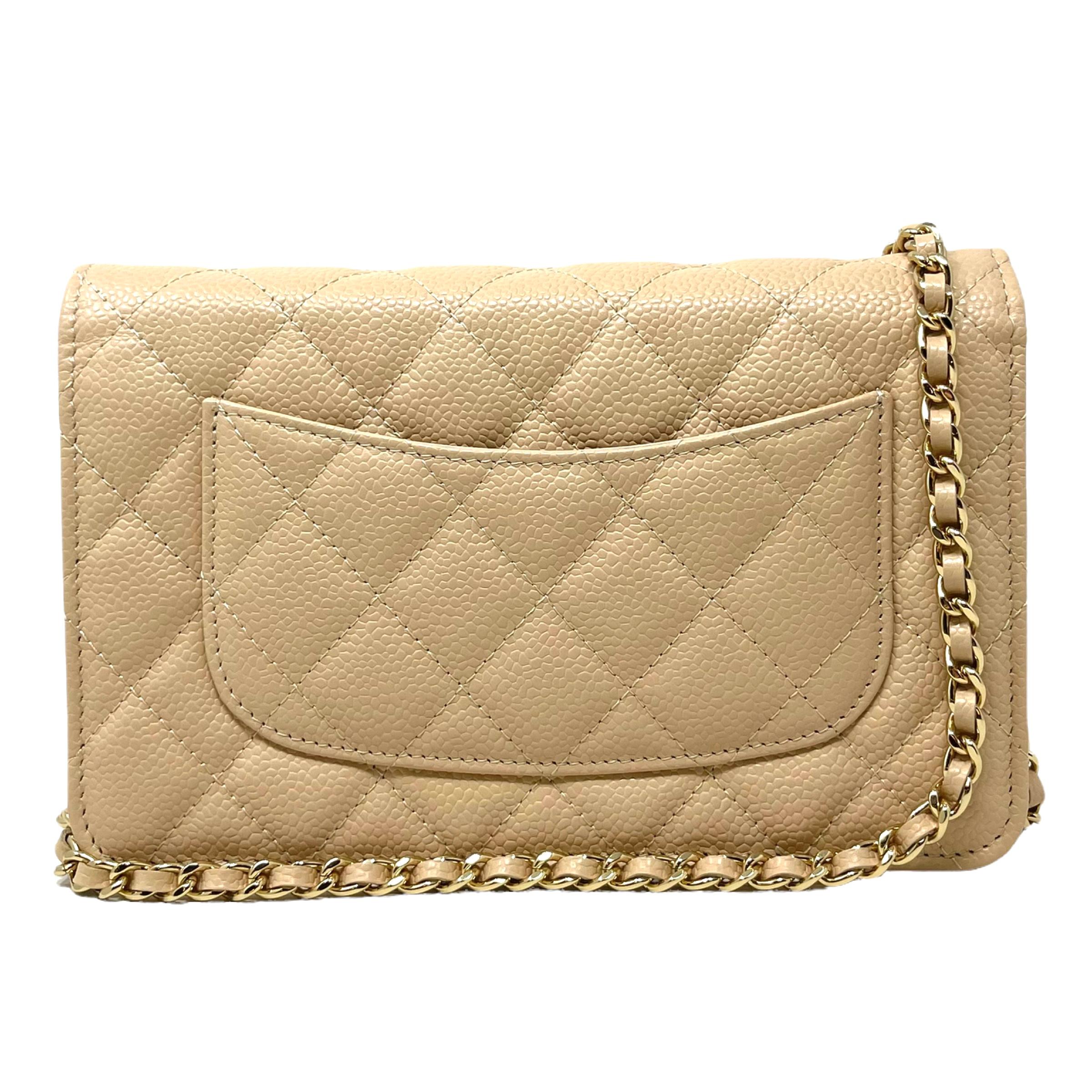 NEU Chanel Beige Klassische gesteppte Kaviar Leder Brieftasche auf einer Kette Crossbody Bag im Angebot 1
