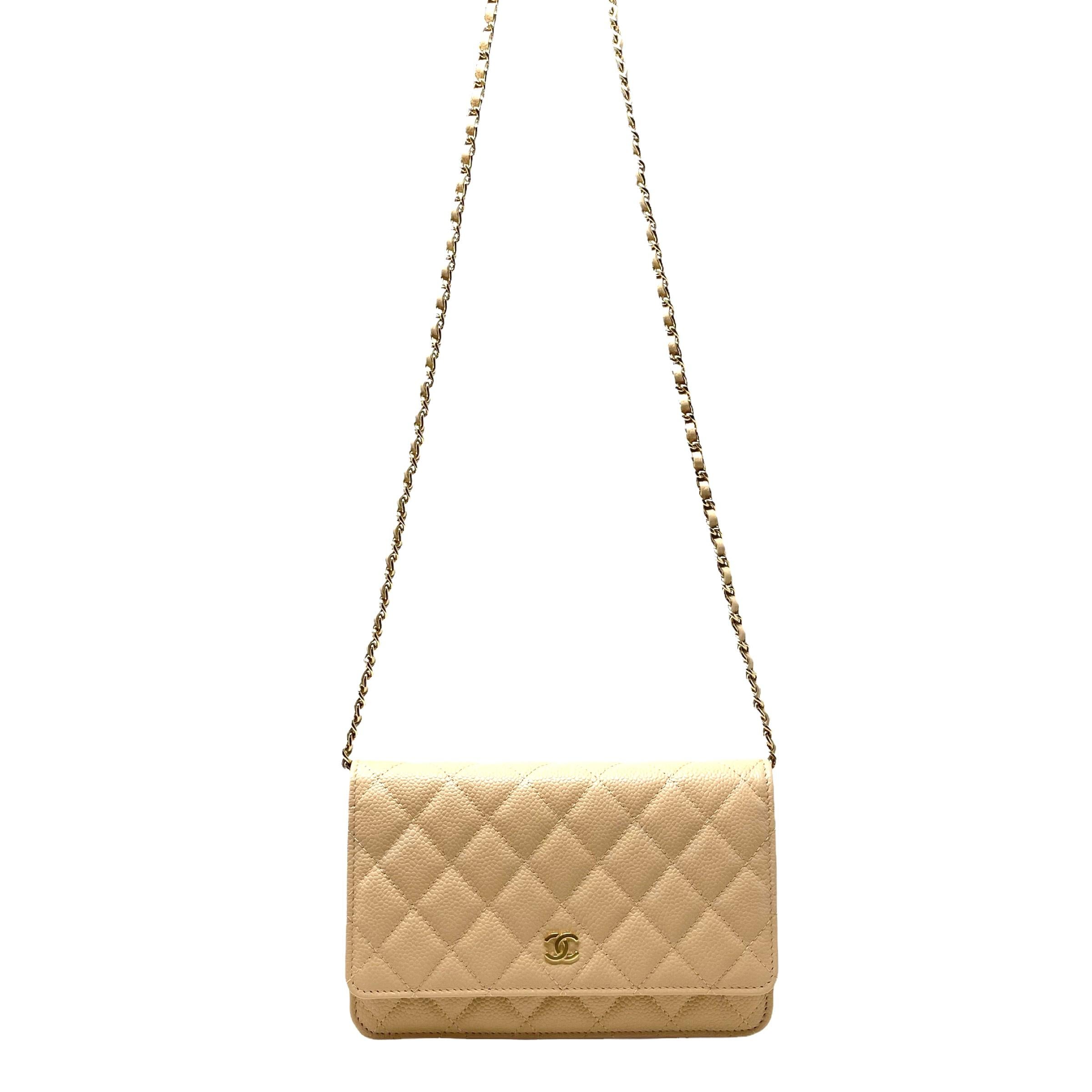 NEU Chanel Beige Klassische gesteppte Kaviar Leder Brieftasche auf einer Kette Crossbody Bag im Angebot 2