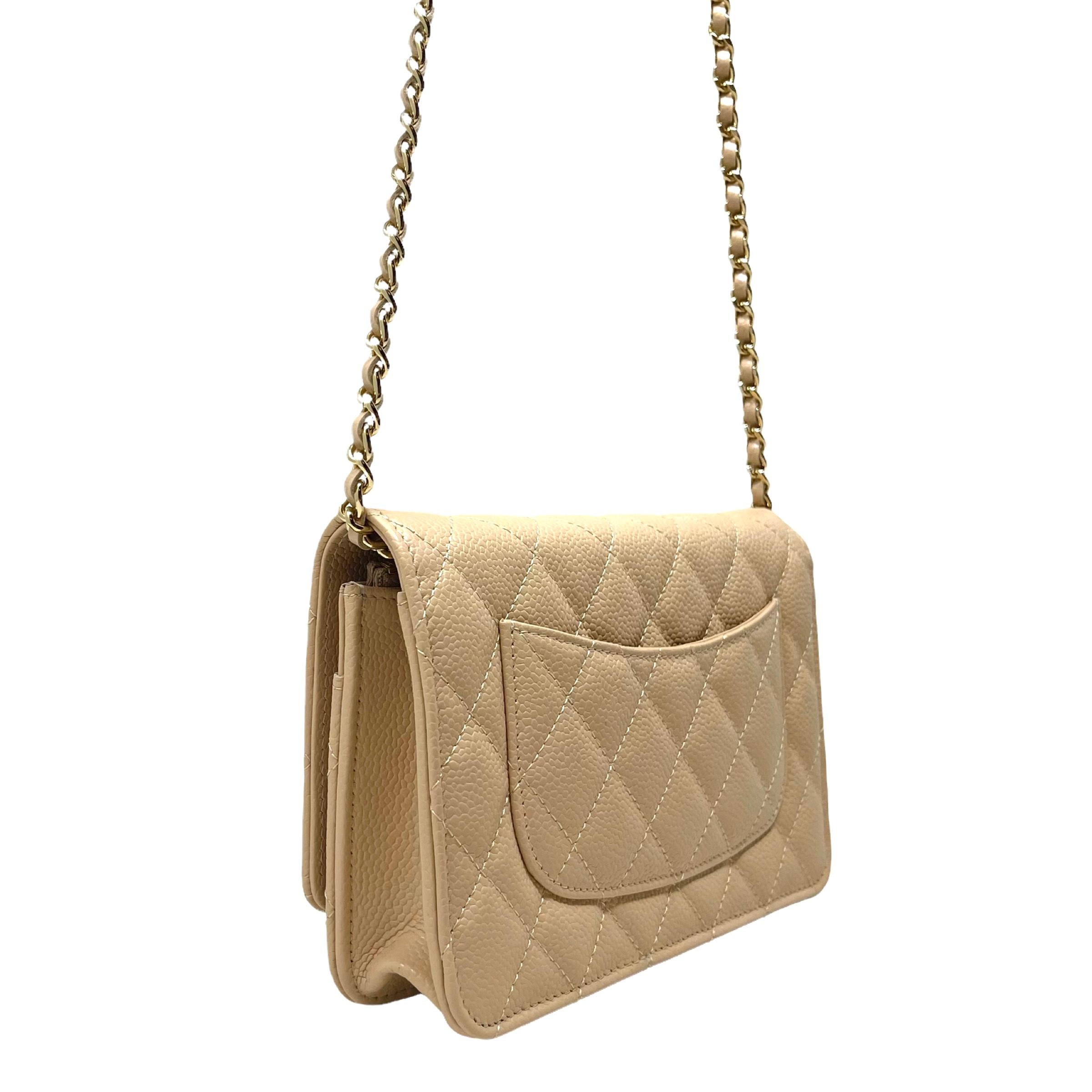 NEU Chanel Beige Klassische gesteppte Kaviar Leder Brieftasche auf einer Kette Crossbody Bag im Angebot 4