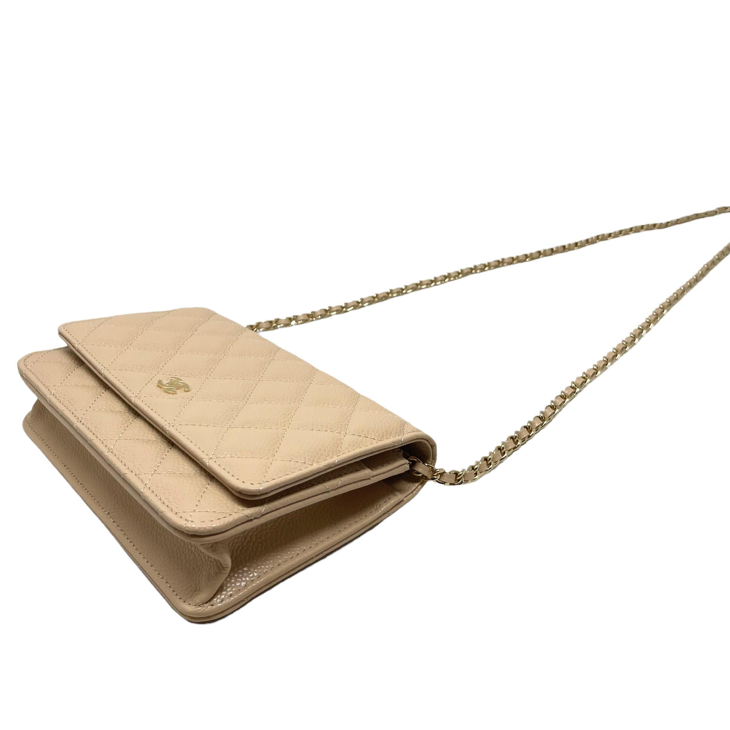 NEU Chanel Beige Klassische gesteppte Kaviar Leder Brieftasche auf einer Kette Crossbody Bag im Angebot 5