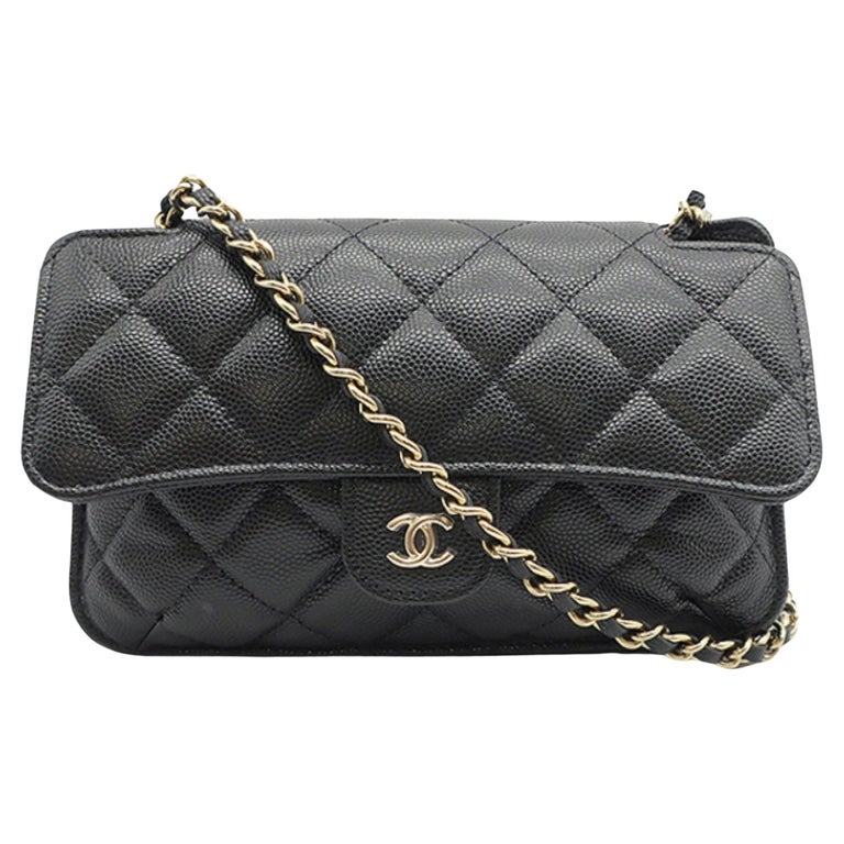 CHANEL Quilted Chain Shoulder Bag in Black – COCOON