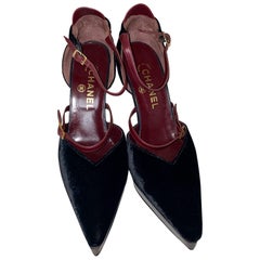 UNWORN Chanel Black & Burgundy Velvet Mary Jane Platform High Heels Pumps