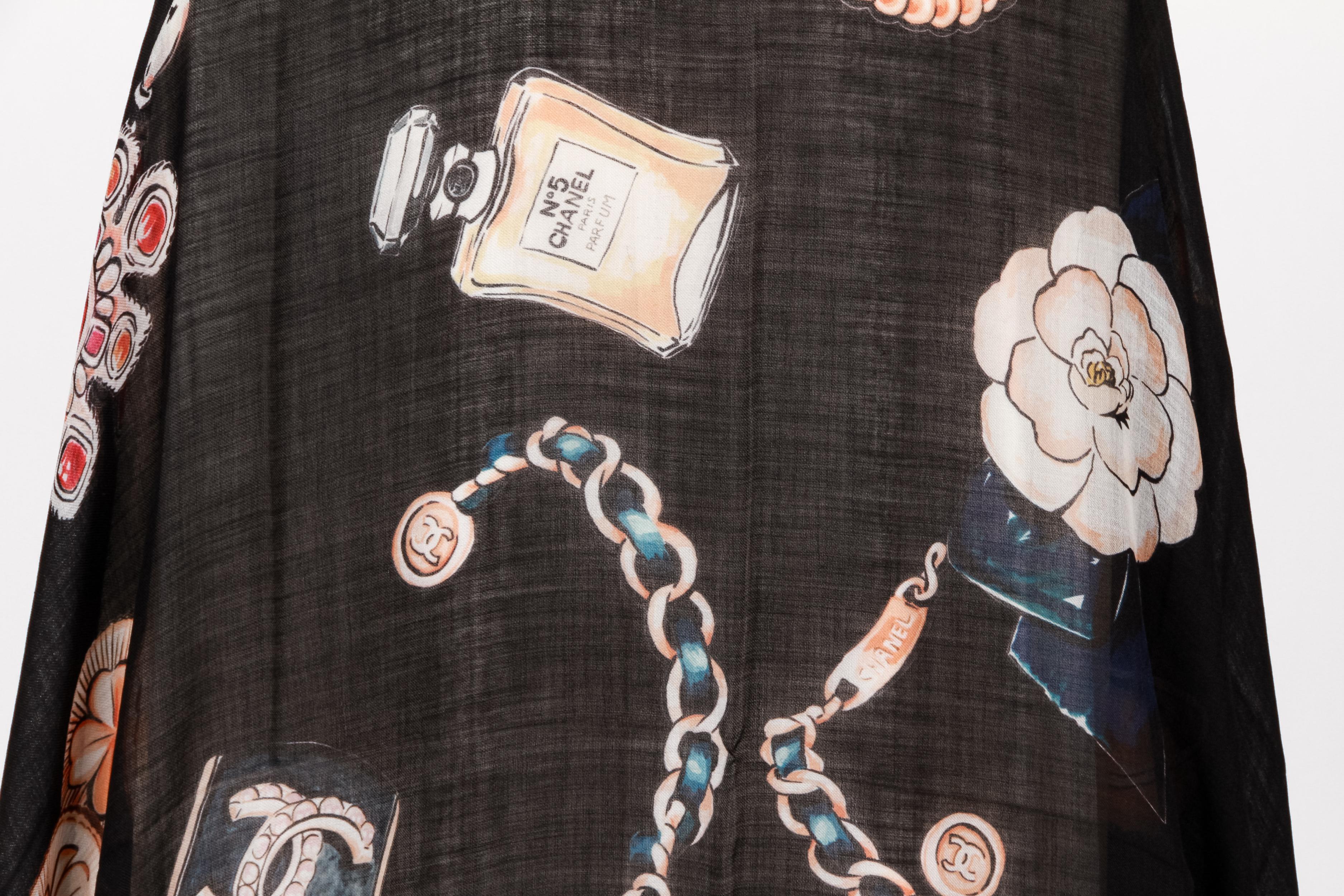 Chanel châle gripoix XL en cachemire noir, icônes, état neuf, jamais utilisé.
 74