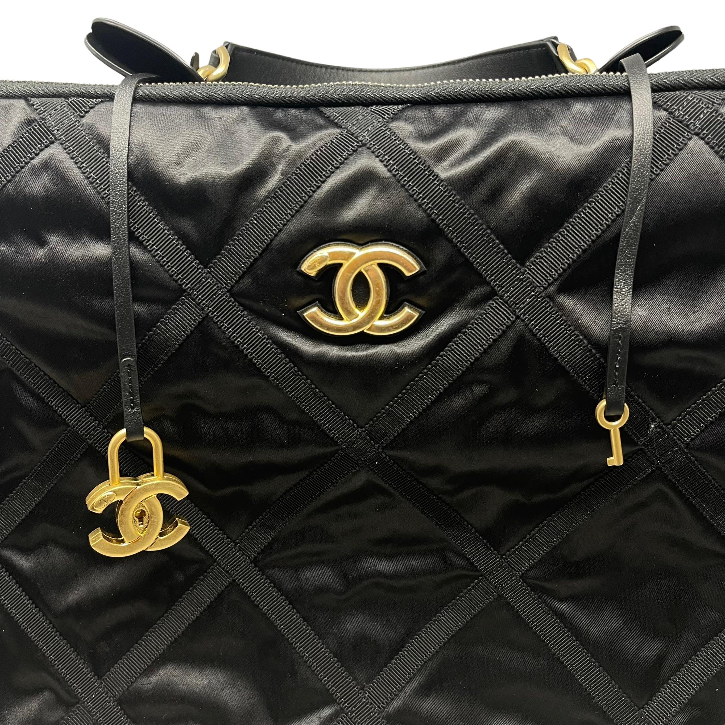 NEW Chanel Black Nylon Large Travel Bag Gold-Tone Hardware Tote Duffle Bag 2022 For Sale 9