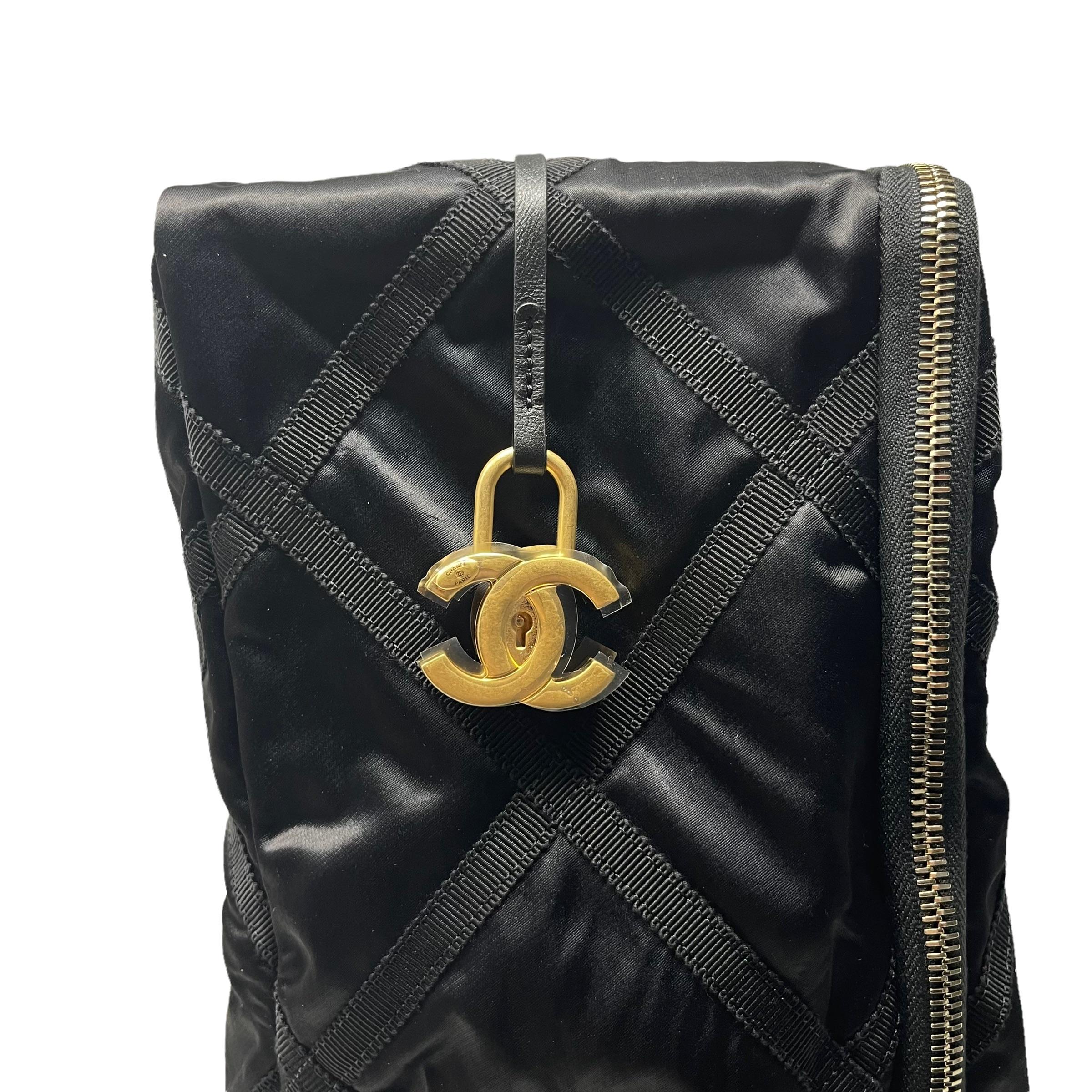 NEW Chanel Black Nylon Large Travel Bag Gold-Tone Hardware Tote Duffle Bag 2022 For Sale 10