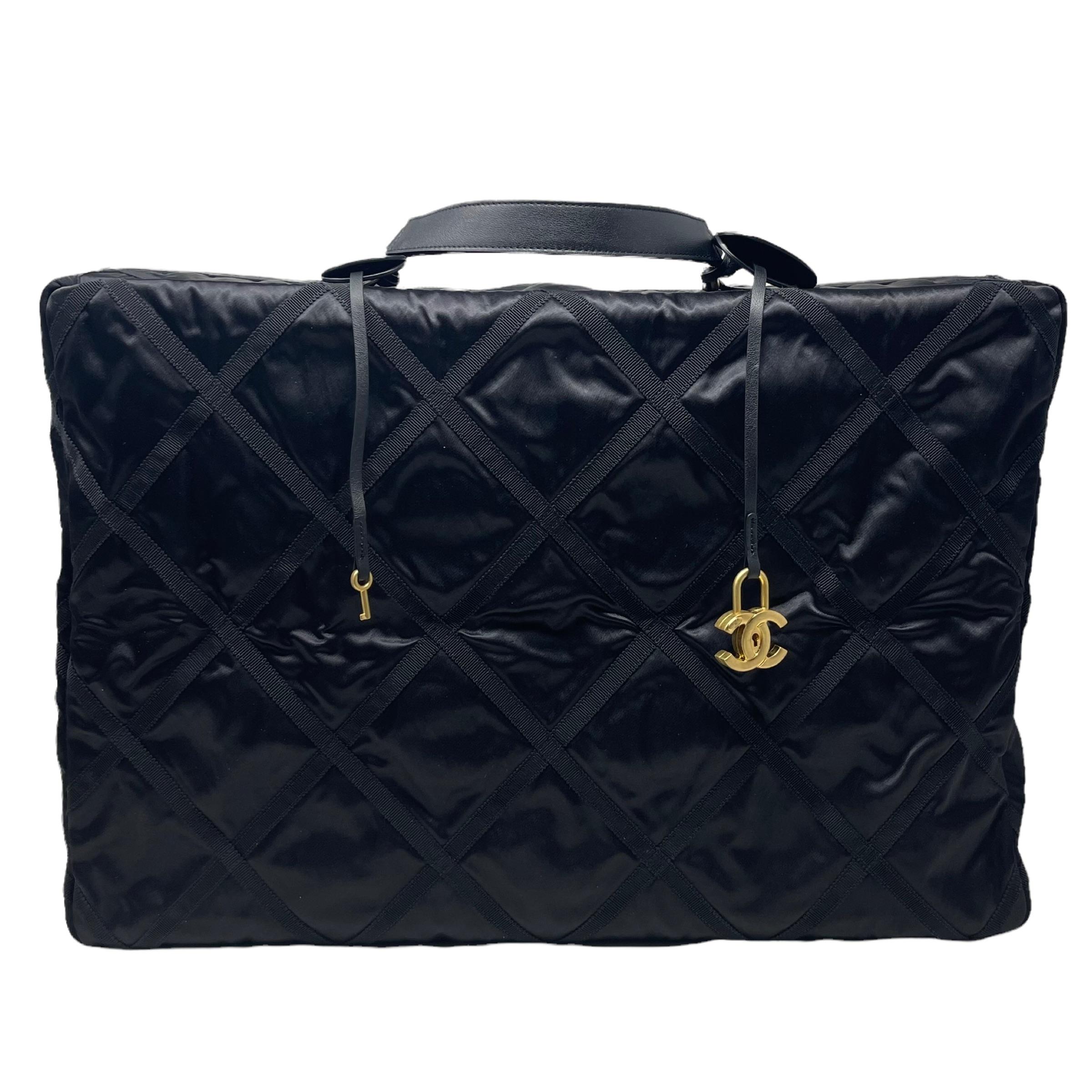 NEW Chanel Black Nylon Large Travel Bag Gold-Tone Hardware Tote Duffle Bag 2022 For Sale 1