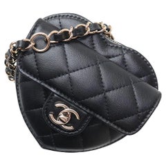 Nouveau Chanel Noir Petit Sac Coeur en cuir d'agneau matelassé