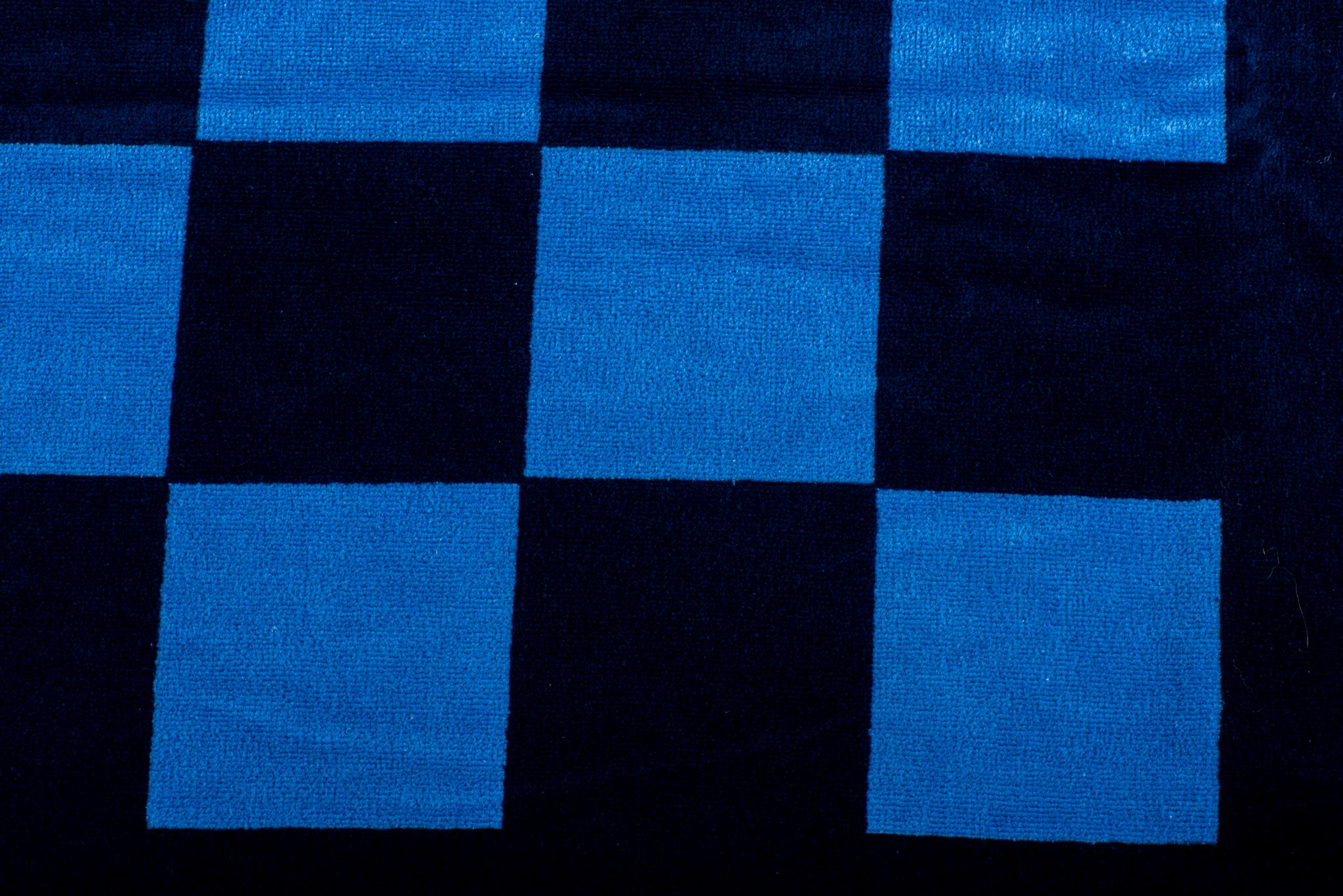 Chanel brandneue unisex Karos Strandtuch, marine und blau Kombination. Original-Pflegeetikett angebracht.