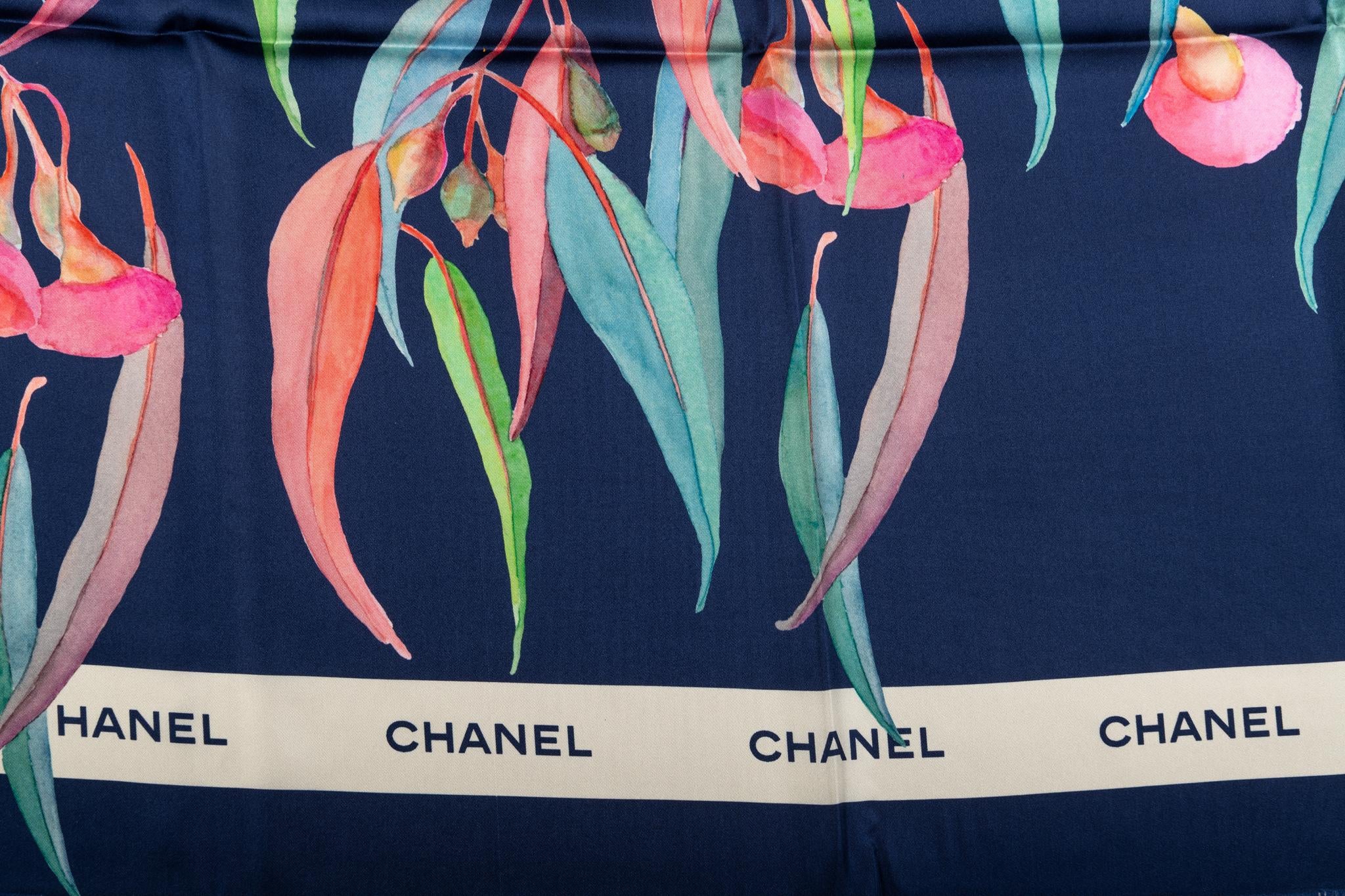 Chanel Blauer Oversize-Seidenschal in Übergröße 54