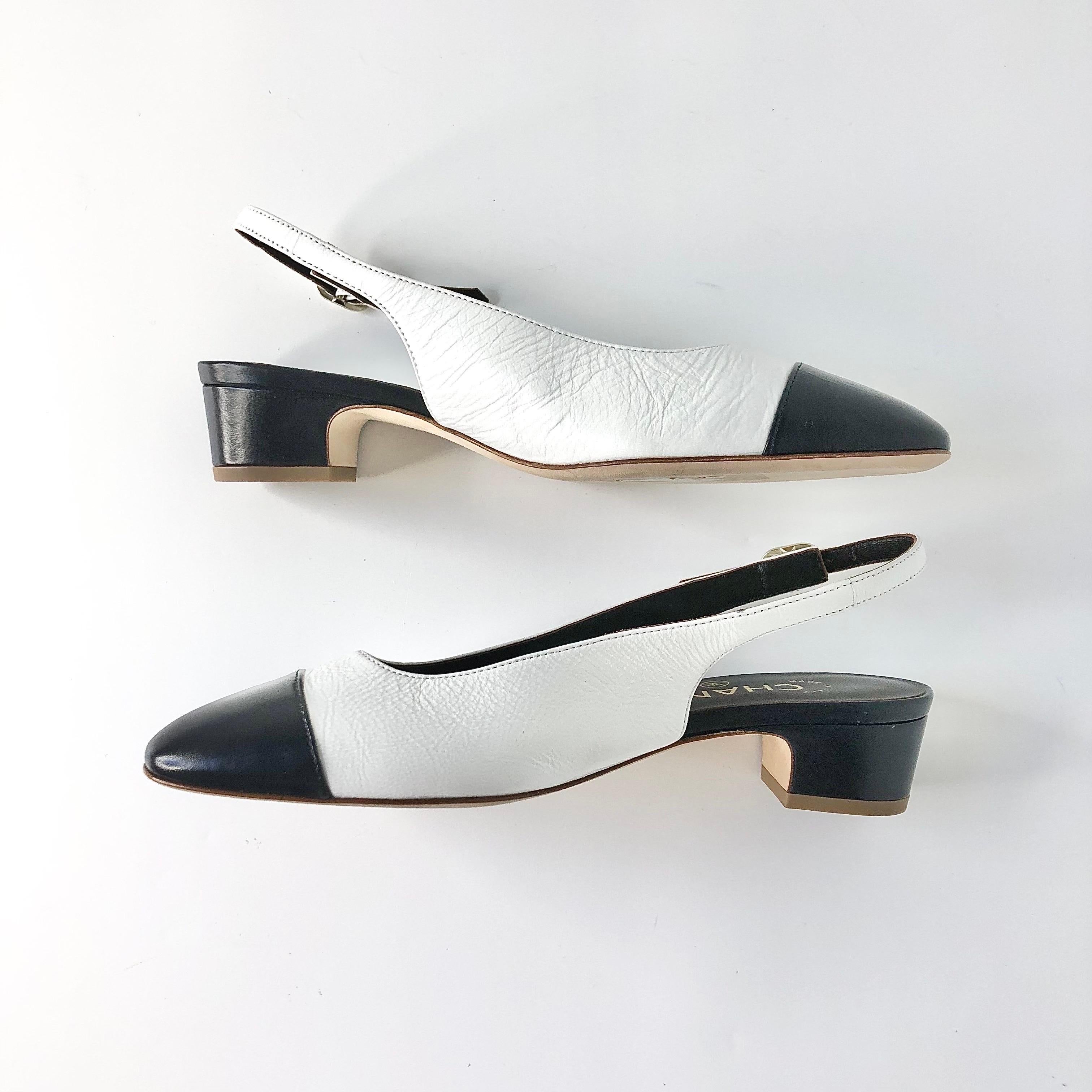 NEW Chanel Calfskin CC Logo Cap Toe White Dark Navy Slingback Low Heel Pumps 36 in vendita 2