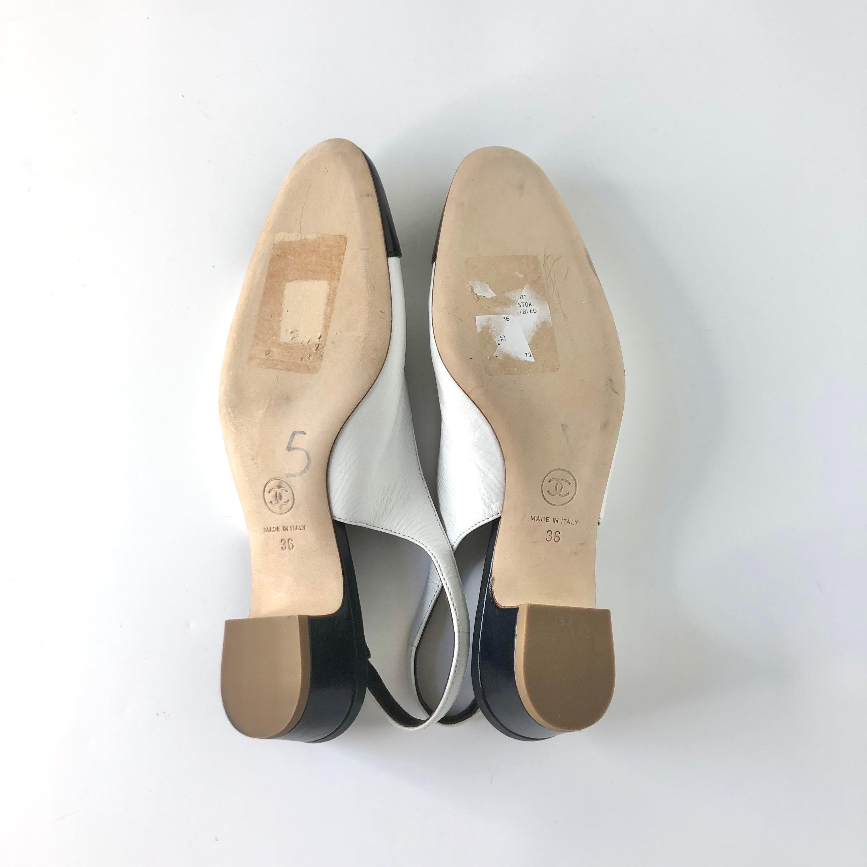 NEW Chanel Calfskin CC Logo Cap Toe White Dark Navy Slingback Low Heel Pumps 36 in vendita 4