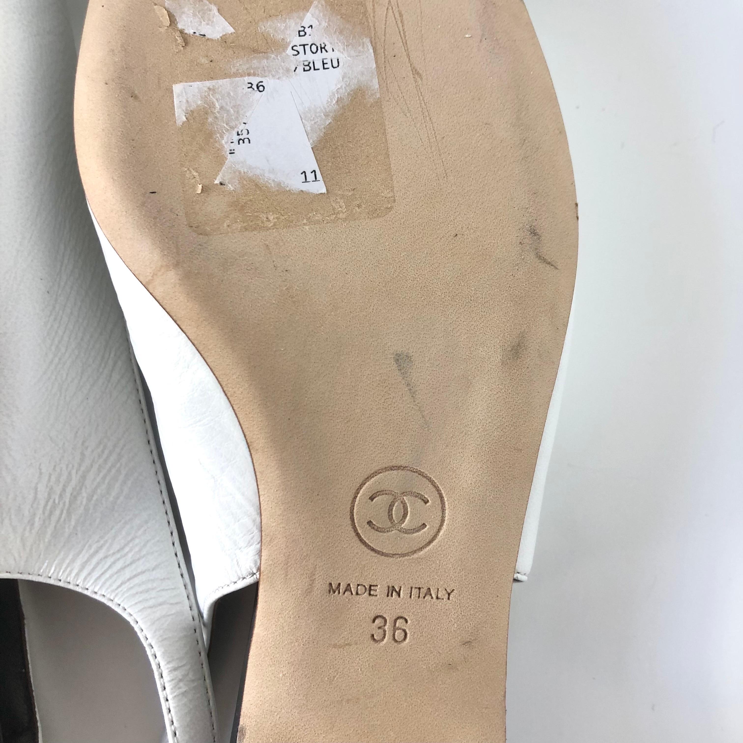 NEW Chanel Calfskin CC Logo Cap Toe White Dark Navy Slingback Low Heel Pumps 36 in vendita 5