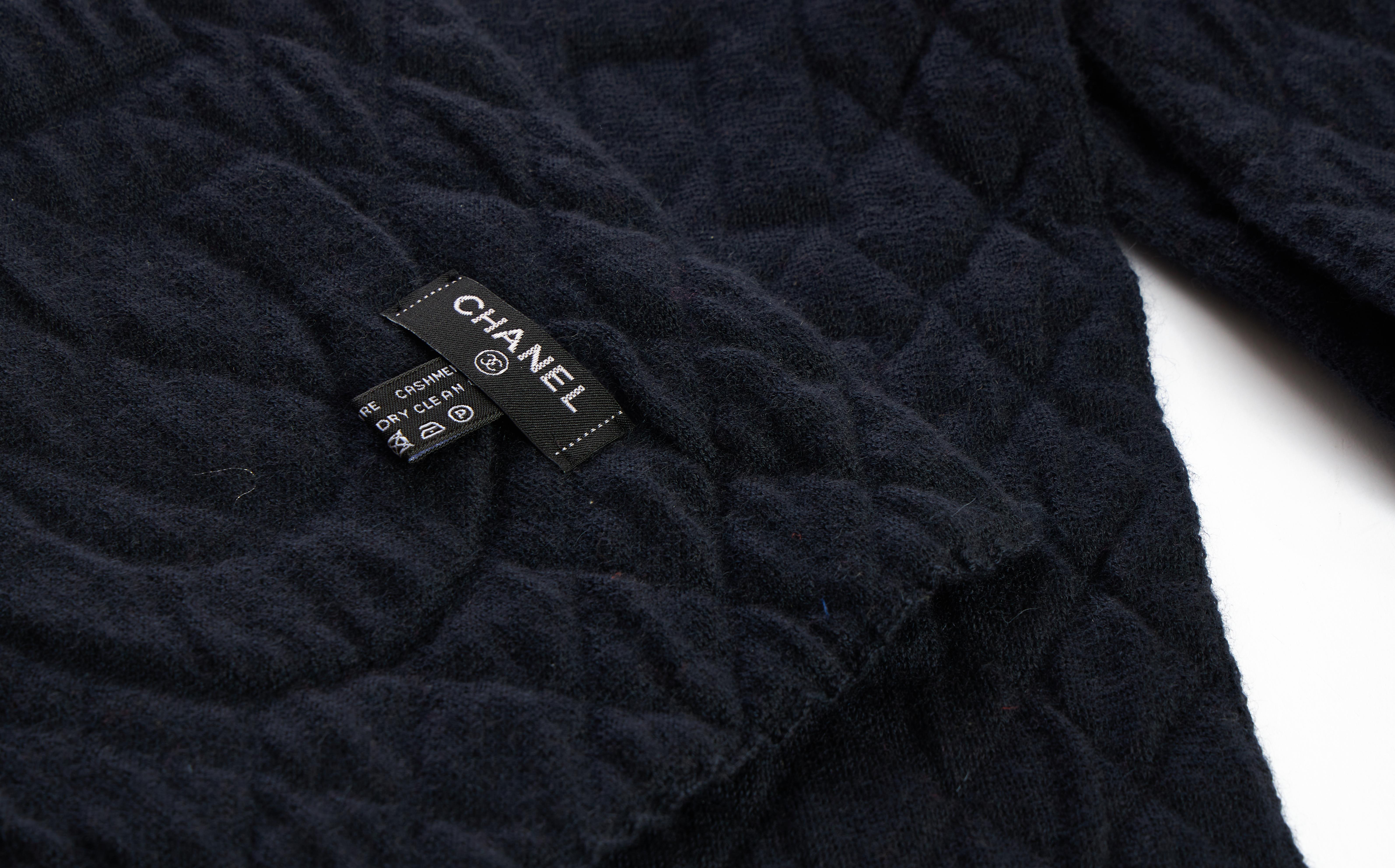 Chanel brand new and rare navy blue cashmere set. Beanie, gloves (small size 6 1/2) and quilted scarf. Come with original care tag.