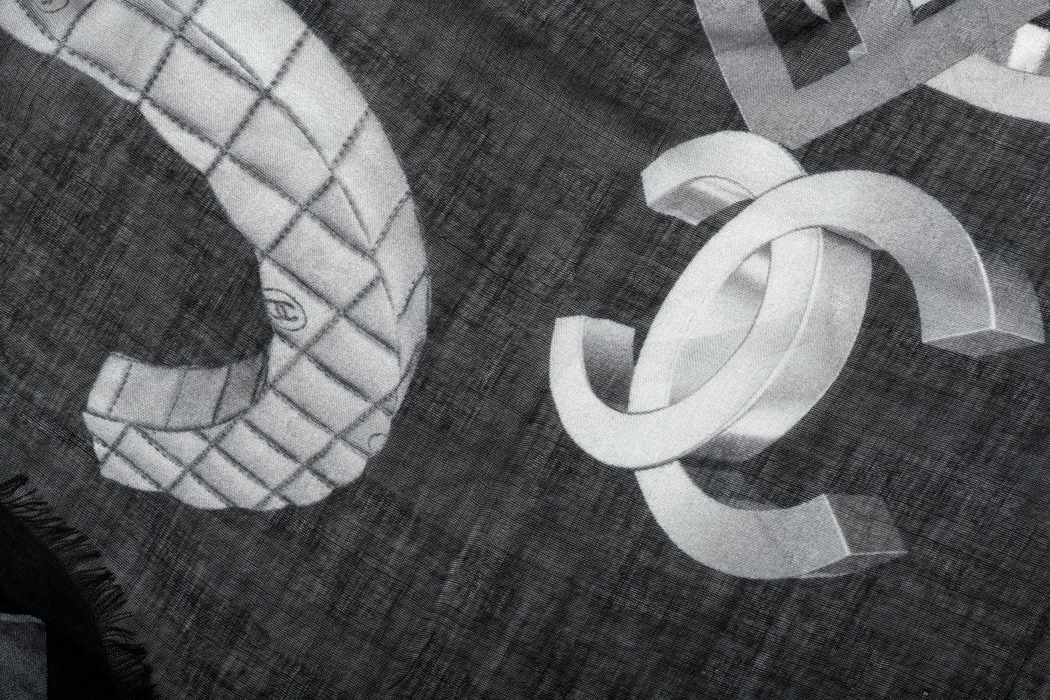 Chanel Kaschmir-Seidenschal in Schwarz und Grau 1