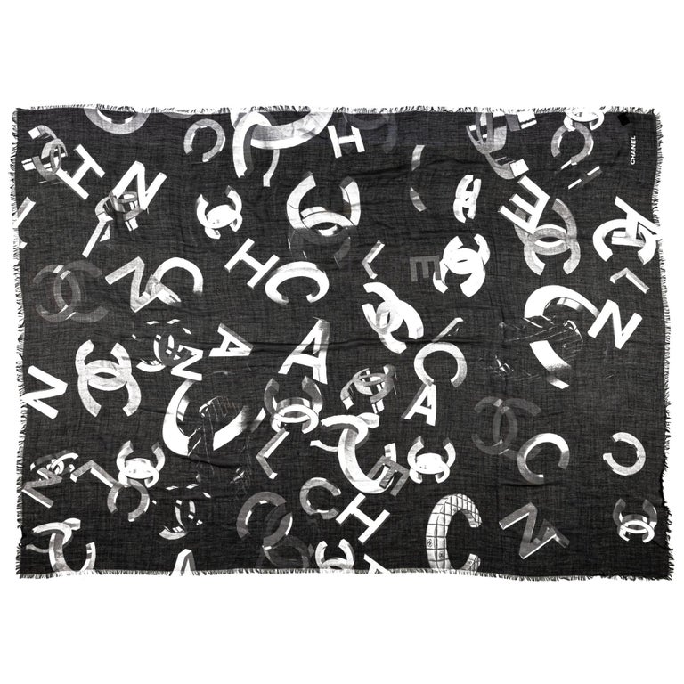 Chanel Grey x Black CC Logo Spell Out Silk Scarf ref.386005 - Joli