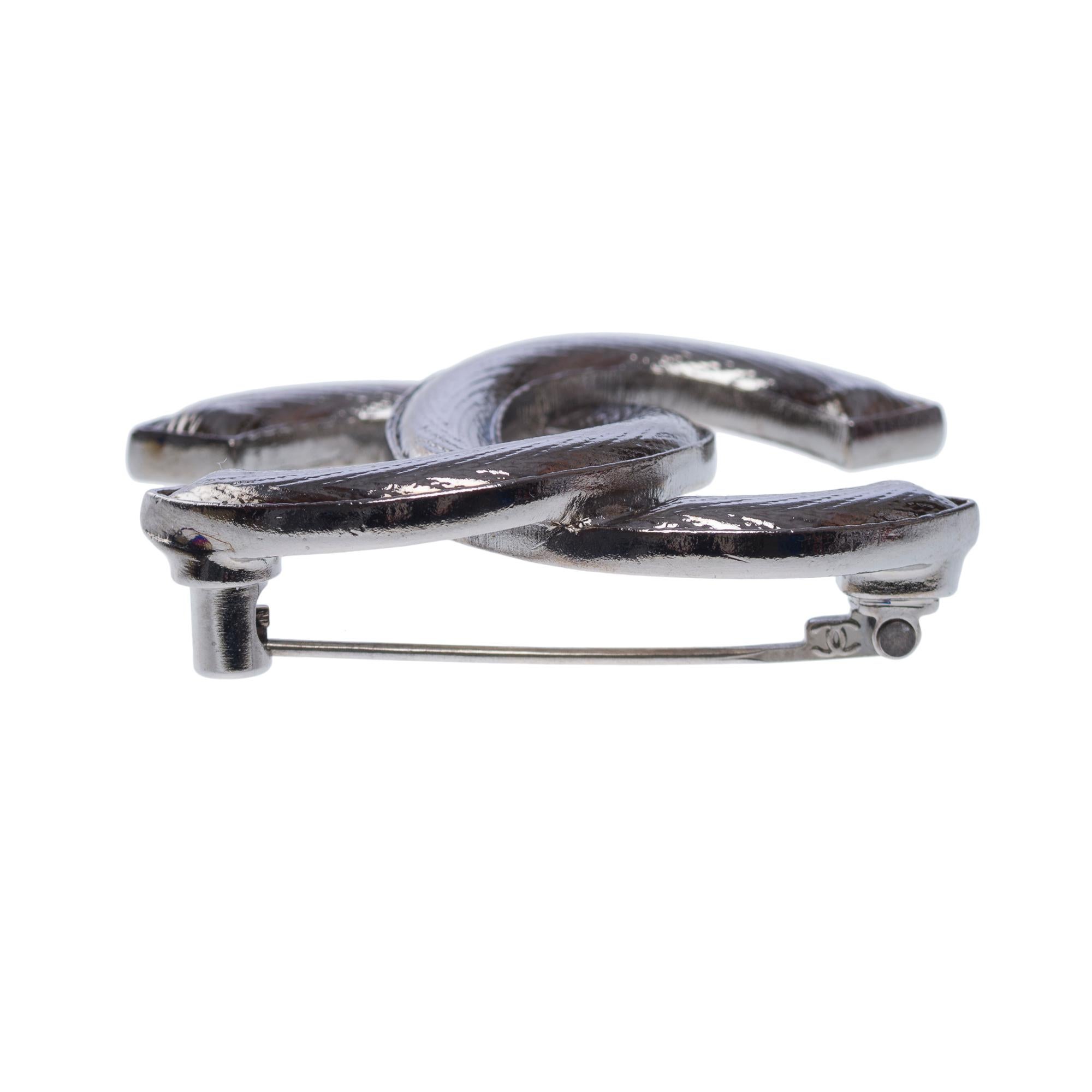 Contemporary New Chanel CC brooch in blackened silver plated metal For Sale